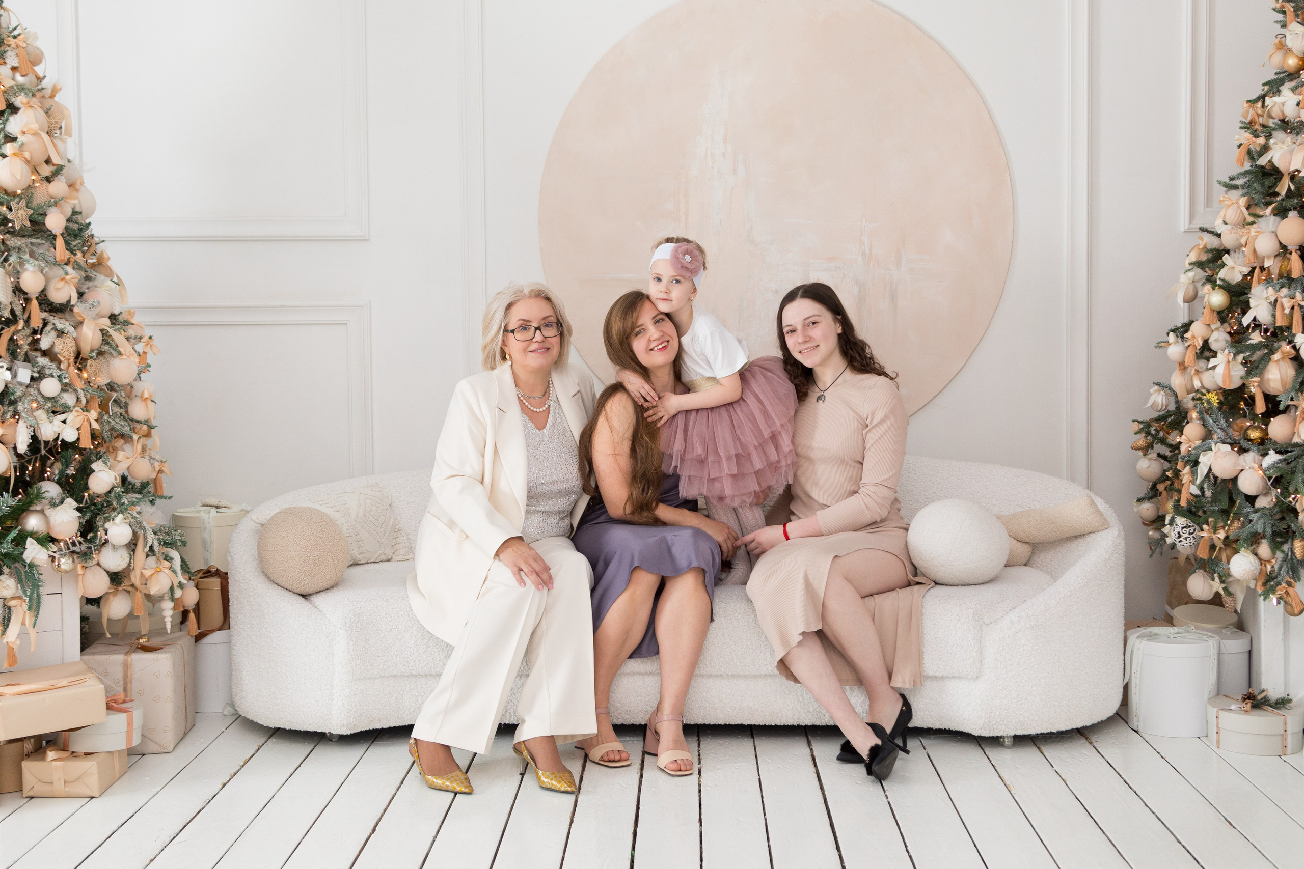 Семейная новогодняя съёмка в фотостудии Daily. Детский и контент фотограф Надя Волкова Санкт-Петербург