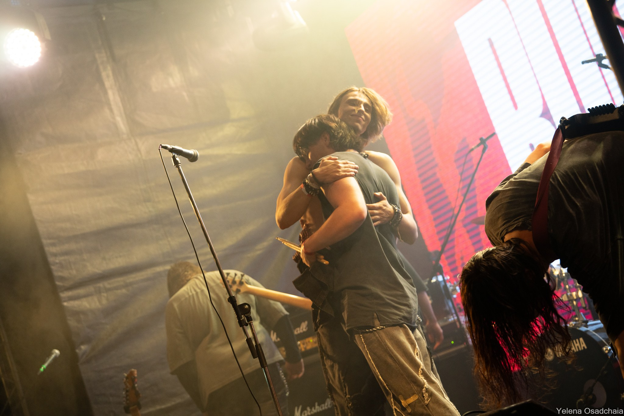 Живой 2025 — День 1. Елена Осадчая — фотографирую музыку на сцене и в жизни