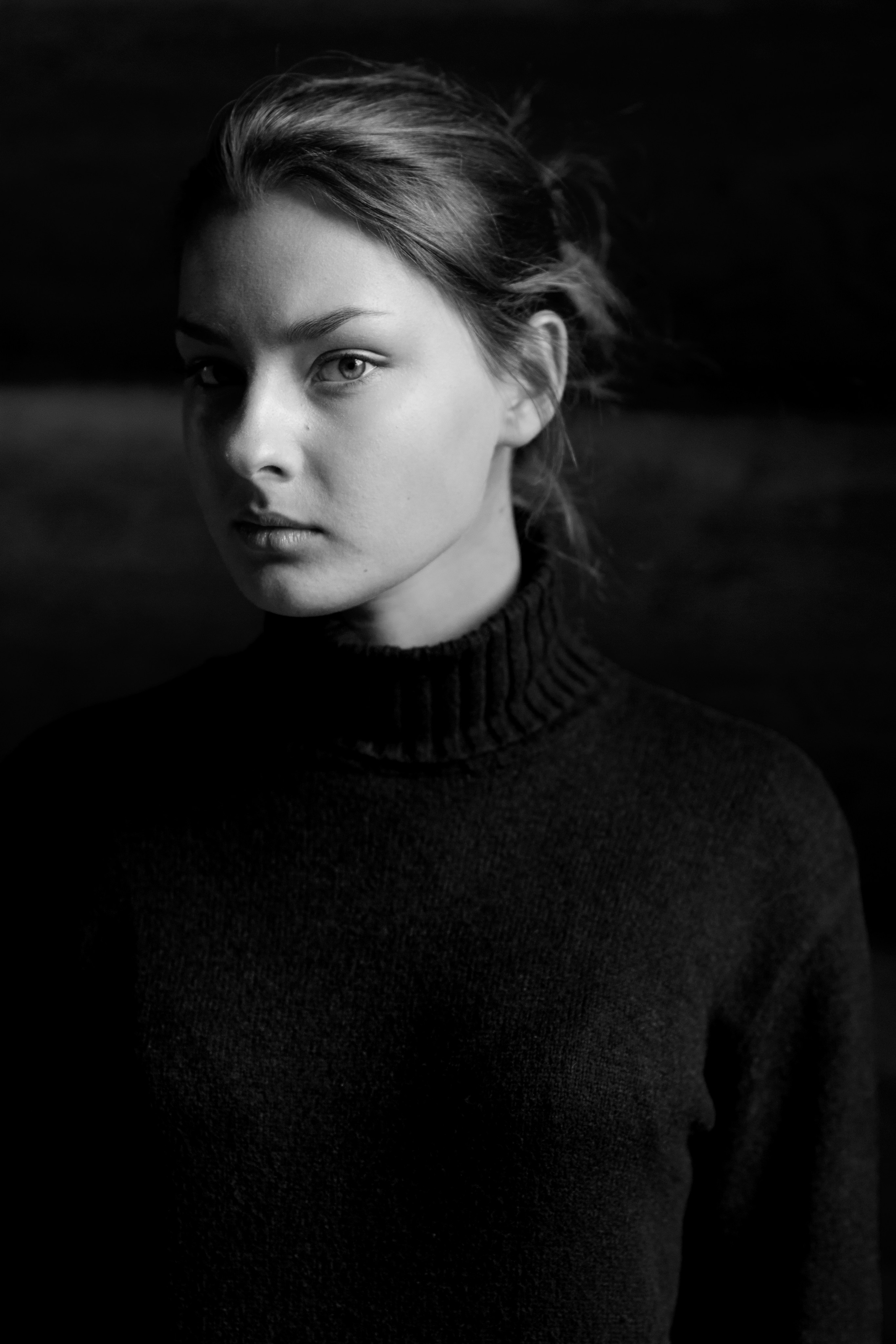 Фотосессия девочки подростка в Коломенском в темном ключе. Главная