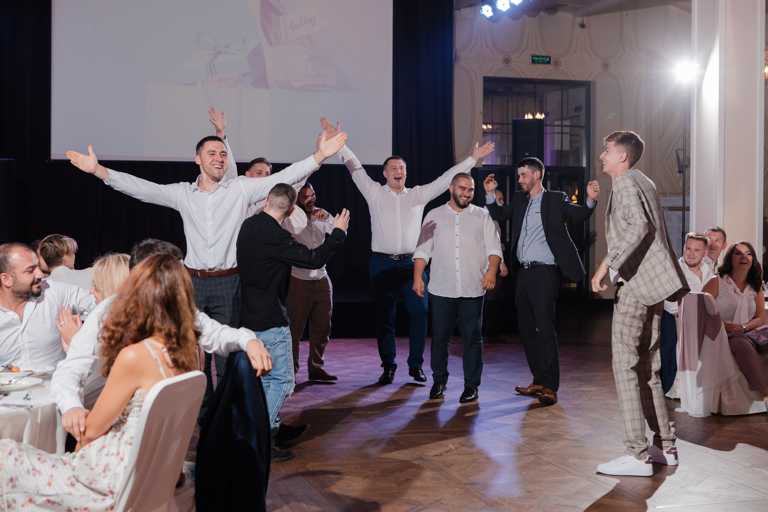 Юрий и Кристина. Видеосъемка и фотосъемка свадеб. Фотограф и оператор на свадьбу. Видеосъемка подкастов, собственная видео-фотостудии. Предметная фотосъемка