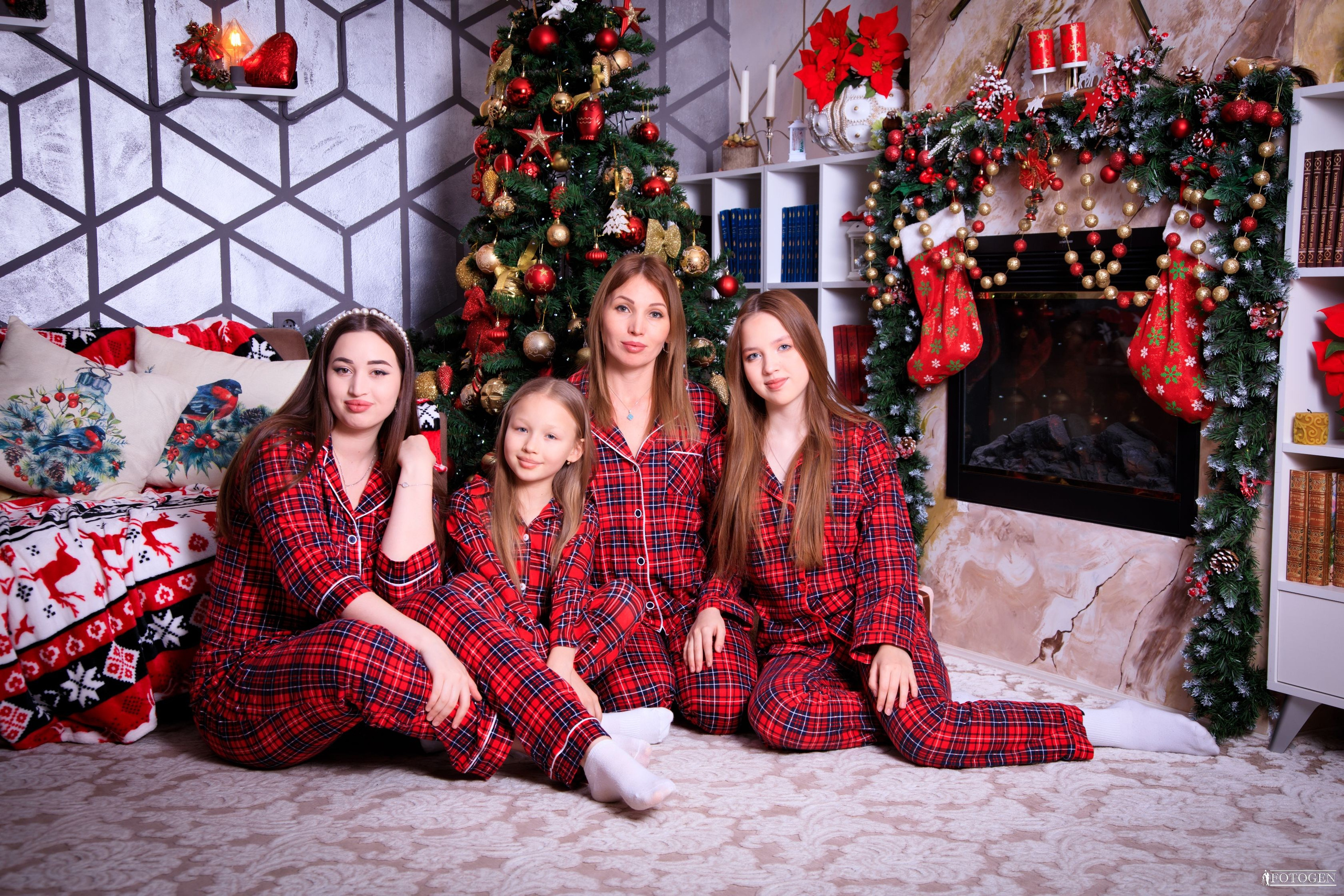 Портфолио семейных фотосессий: Тепло в новогодних интерьерах. Интерьерная фотостудия FOTOGEN г. Краснодар