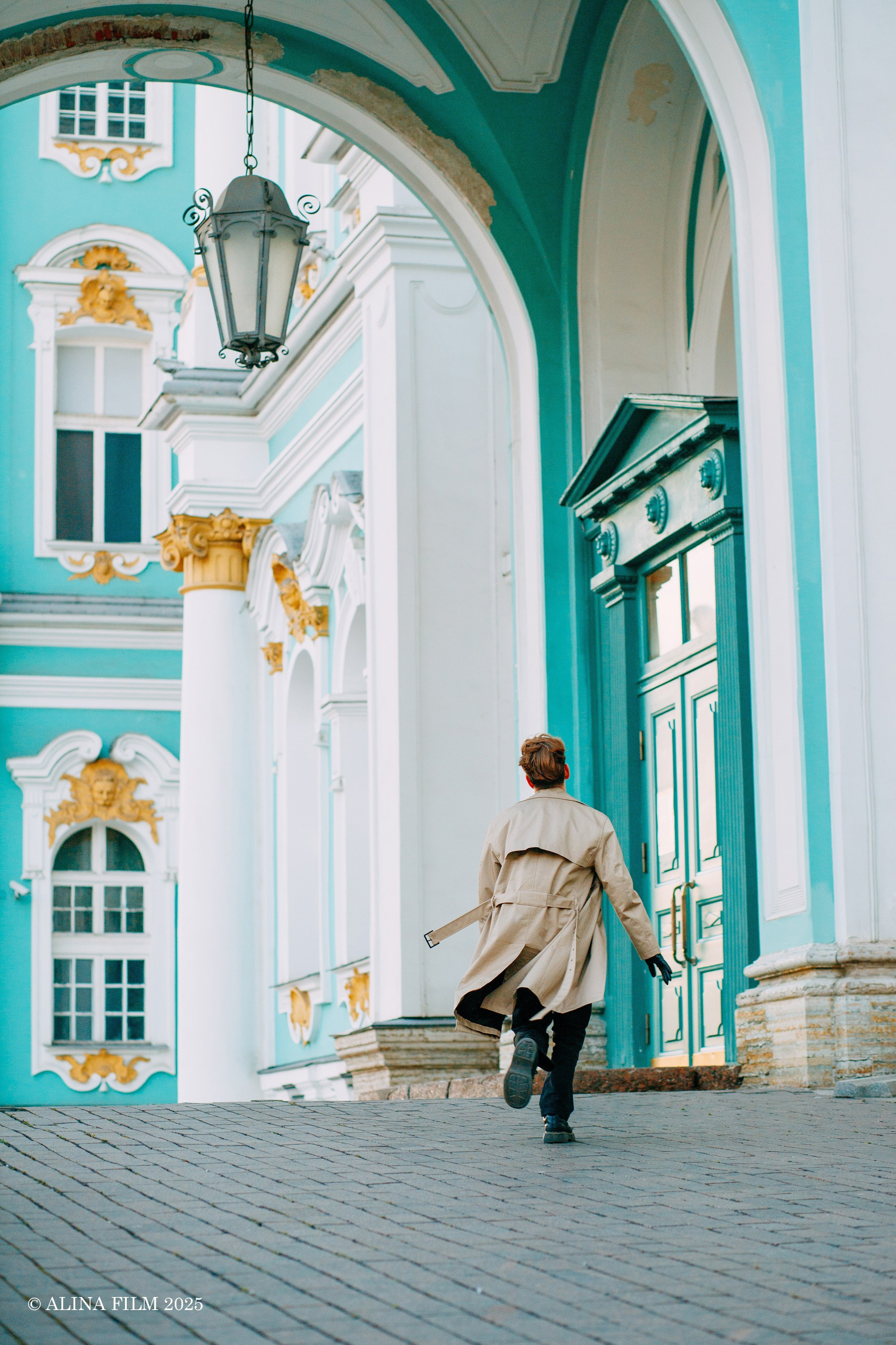 Фотопрогулка на Дворцовой набережной. Фотограф в Санкт-Петербурге Alina Film