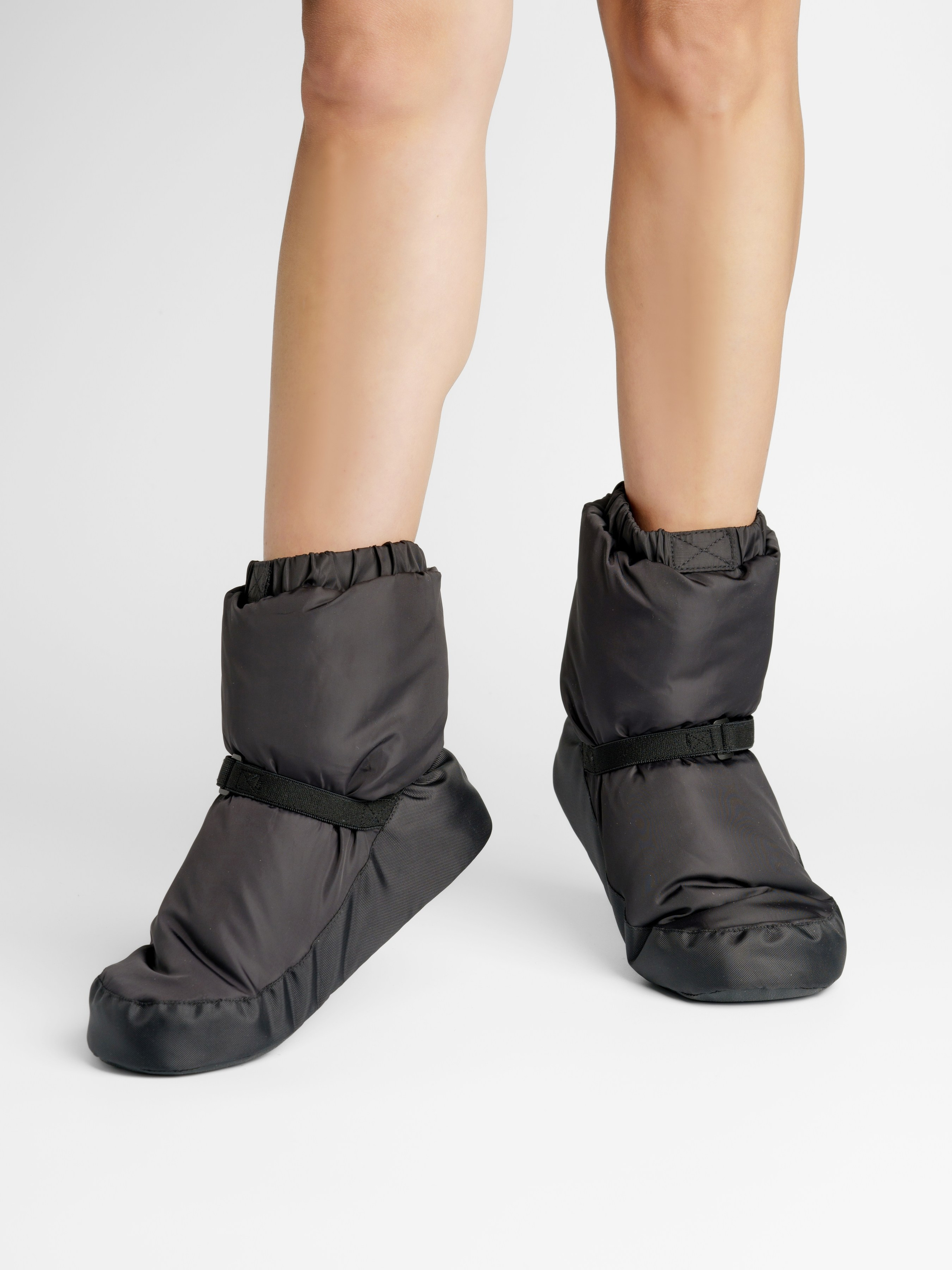 Сапожки для разогрева, модель Алина. KED Production — продакшн из СПб. Создаём фото, видео и контент, который помогает брендам и селлерам продавать больше