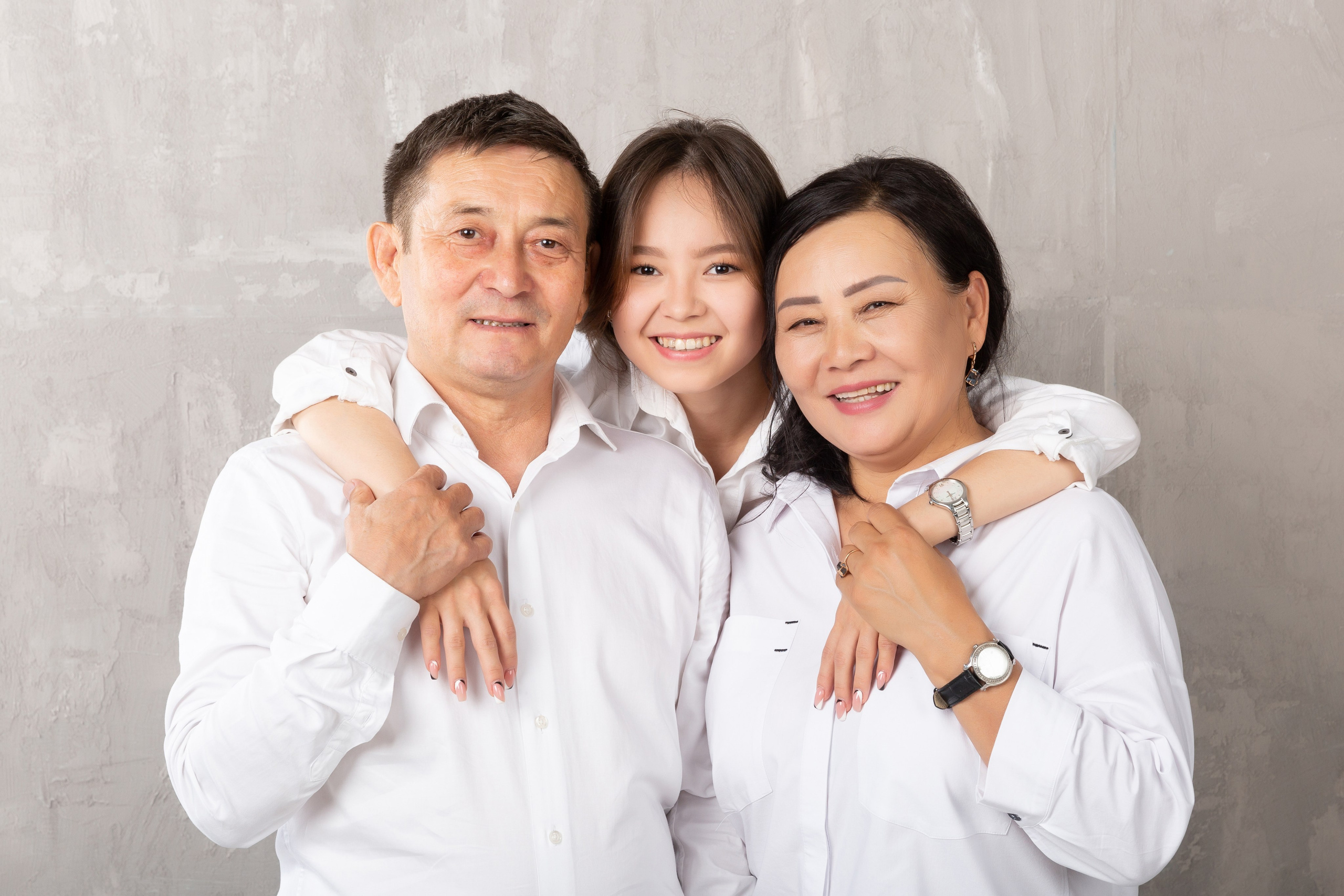 Аяулым и семья. Фотостудия Алматы. Семейная и детская фотостудия Family studio.Фотограф Алматы