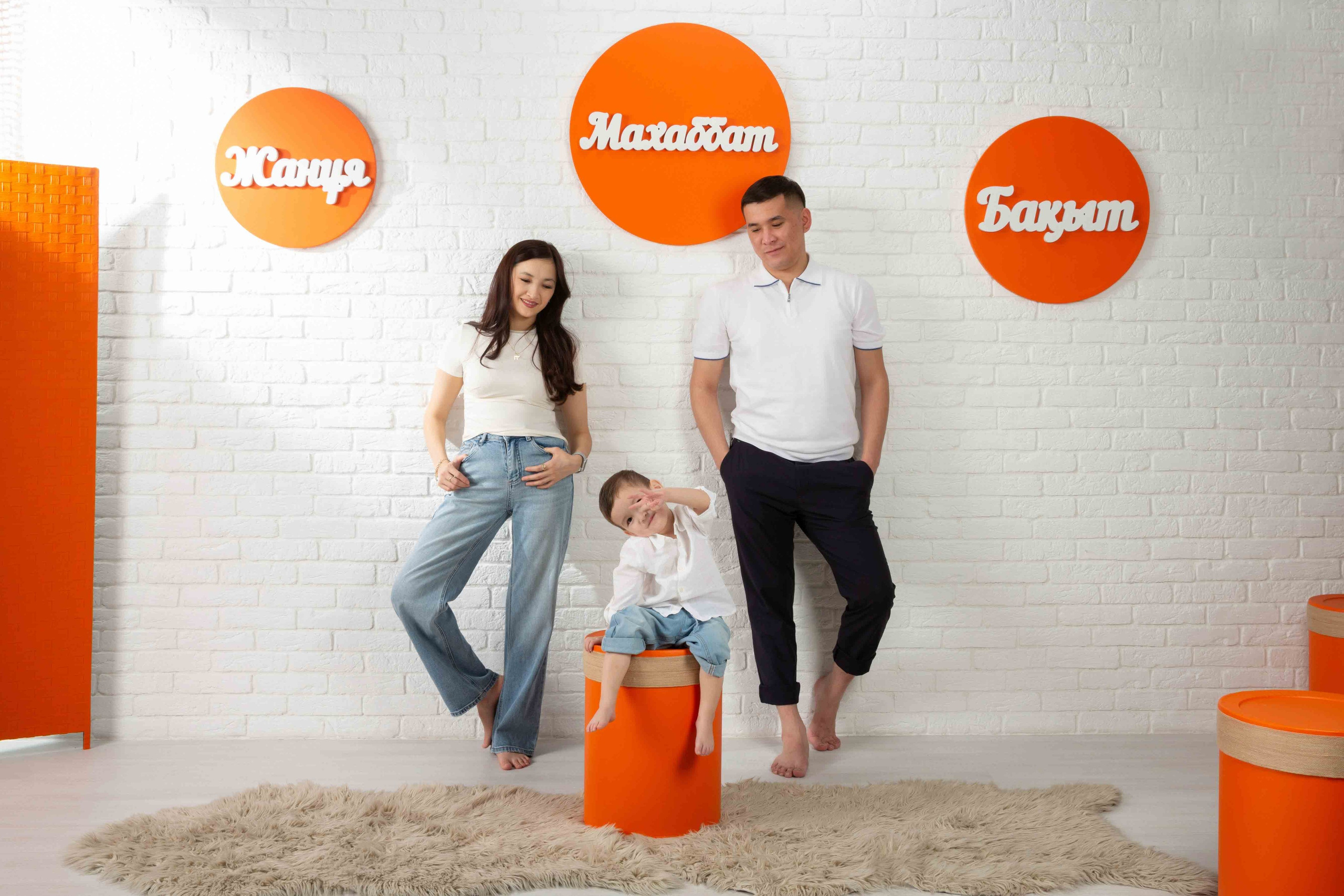 Фотосессия семейная. Фотостудия Алматы. Семейная и детская фотостудия Family studio.Фотограф Алматы