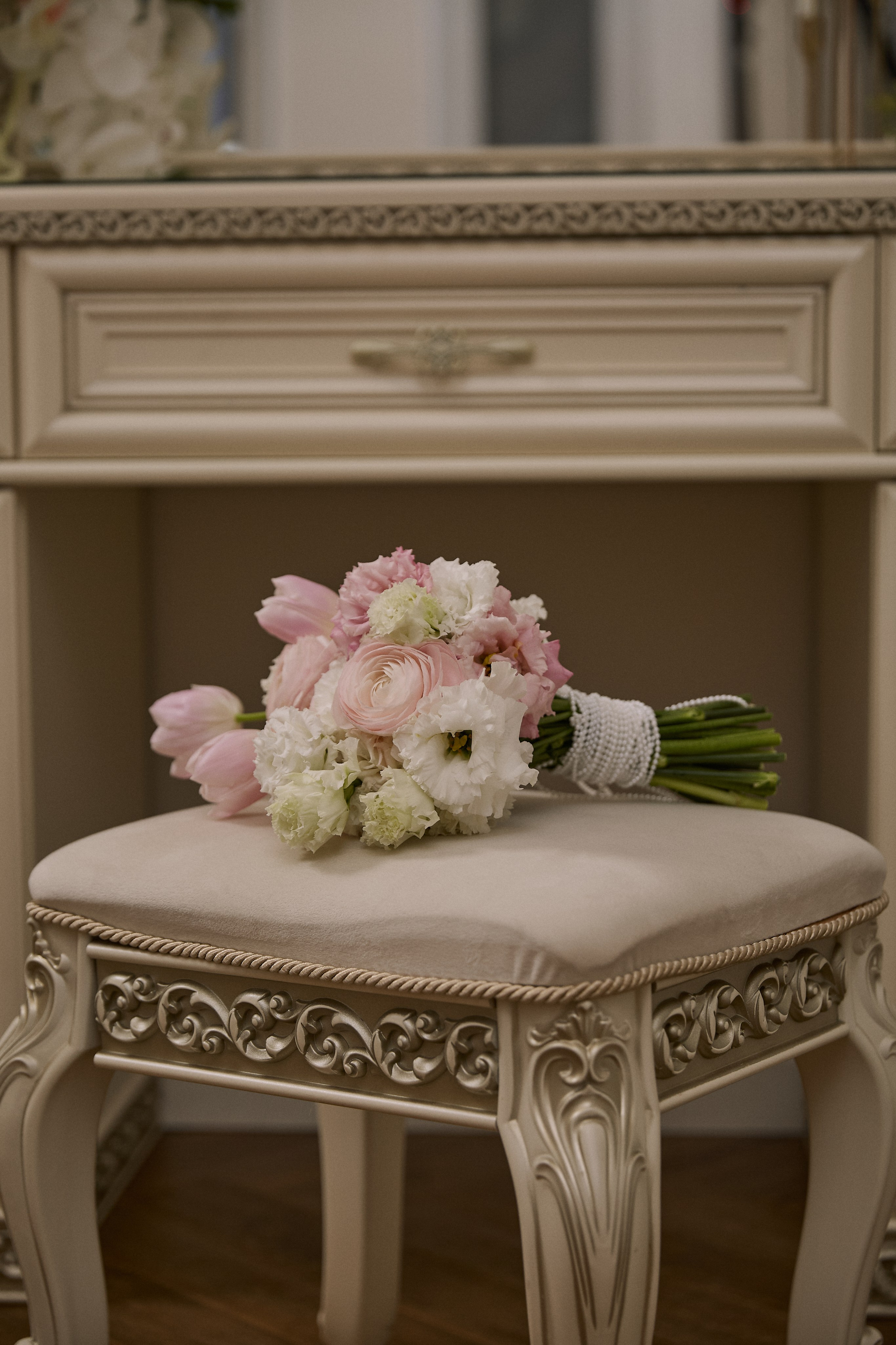 Утро невесты в отеле. Фотограф в Твери Helga J. Fox