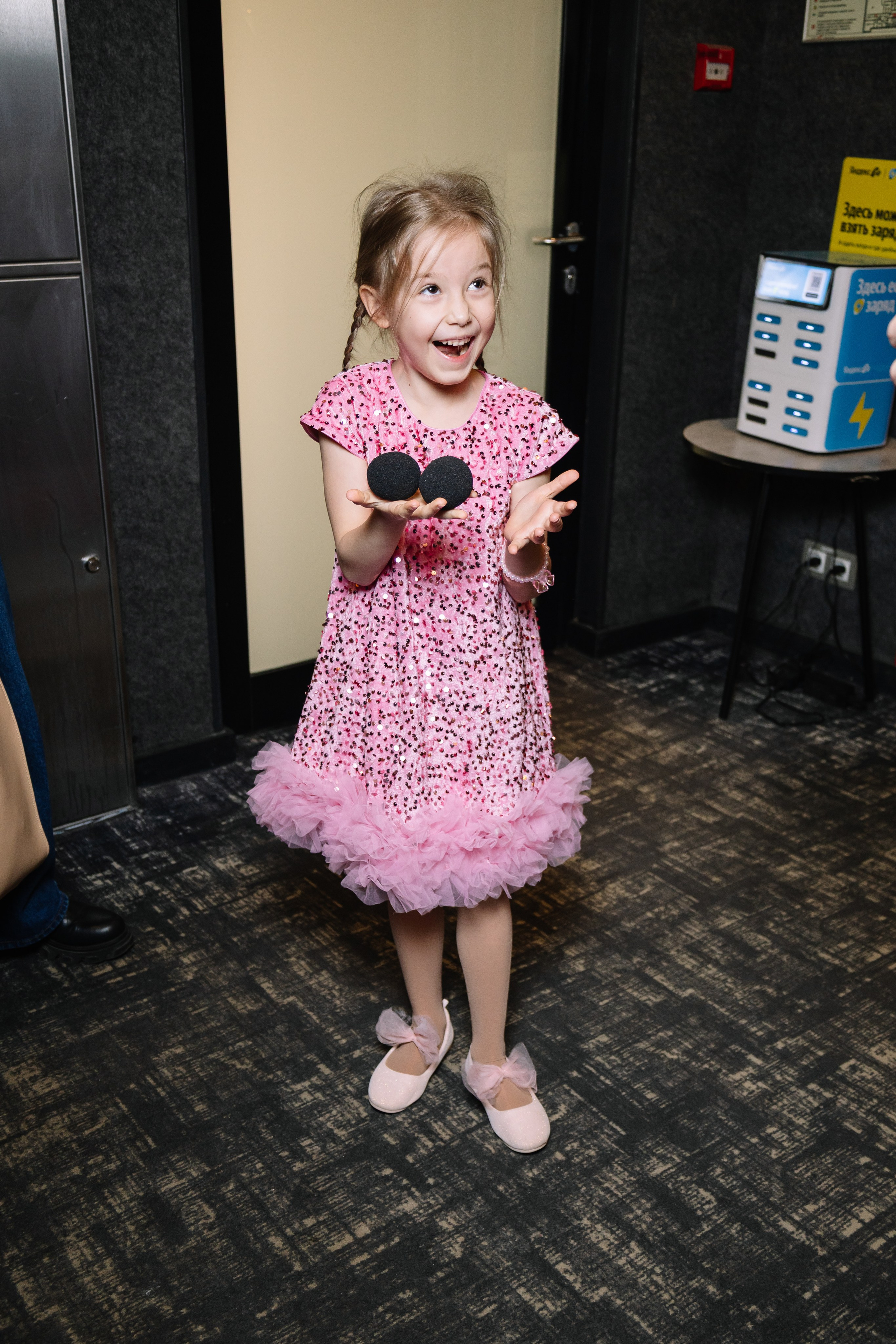 Москва. Фокусник Константин Загузин. 22.03.26. Валерия, репортажный фотограф в г. Москва и г. Владикавказ