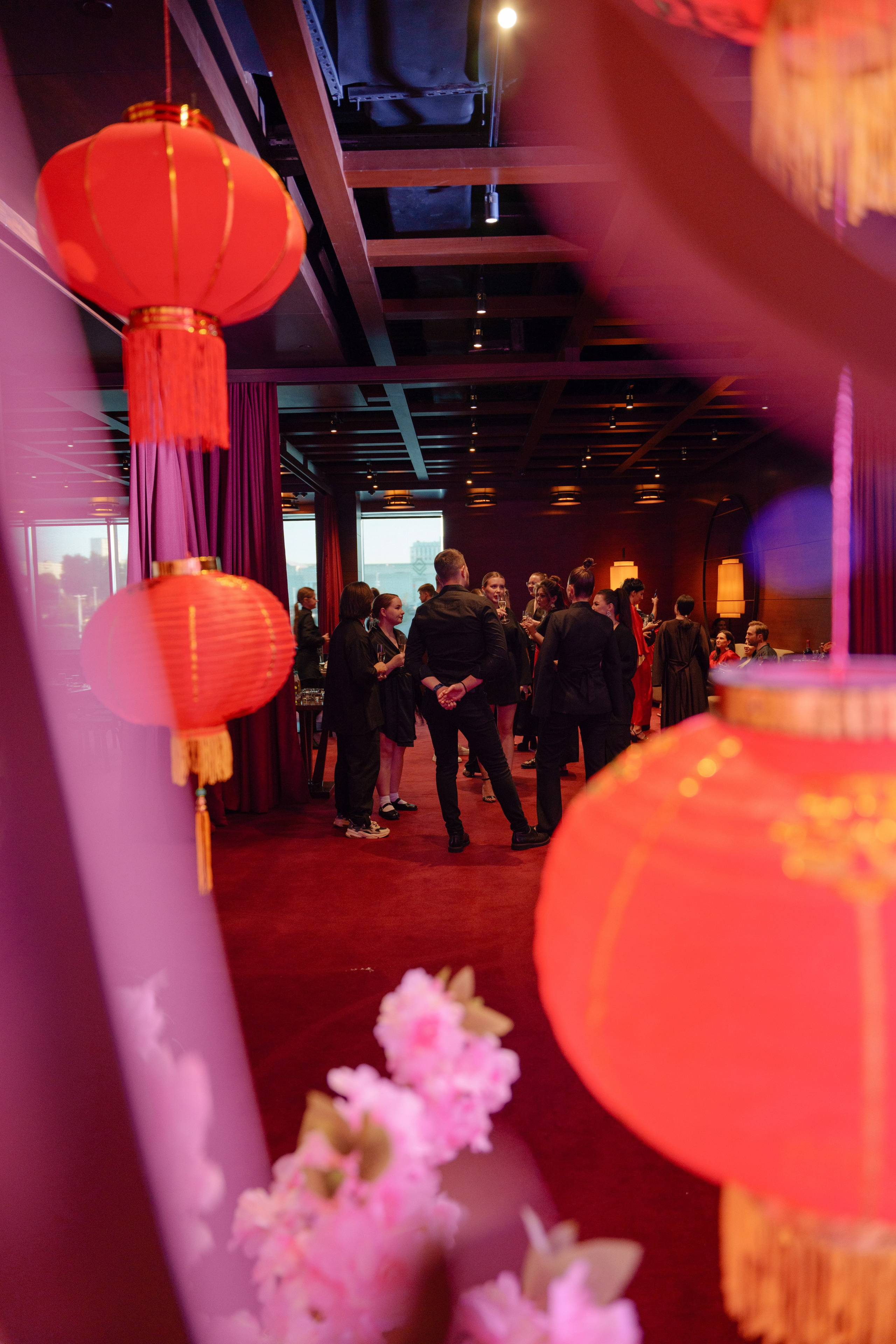 Репортажный фотограф на день рождения в ресторане KAI. Репортажный фотограф Москва Сергей Дружинин