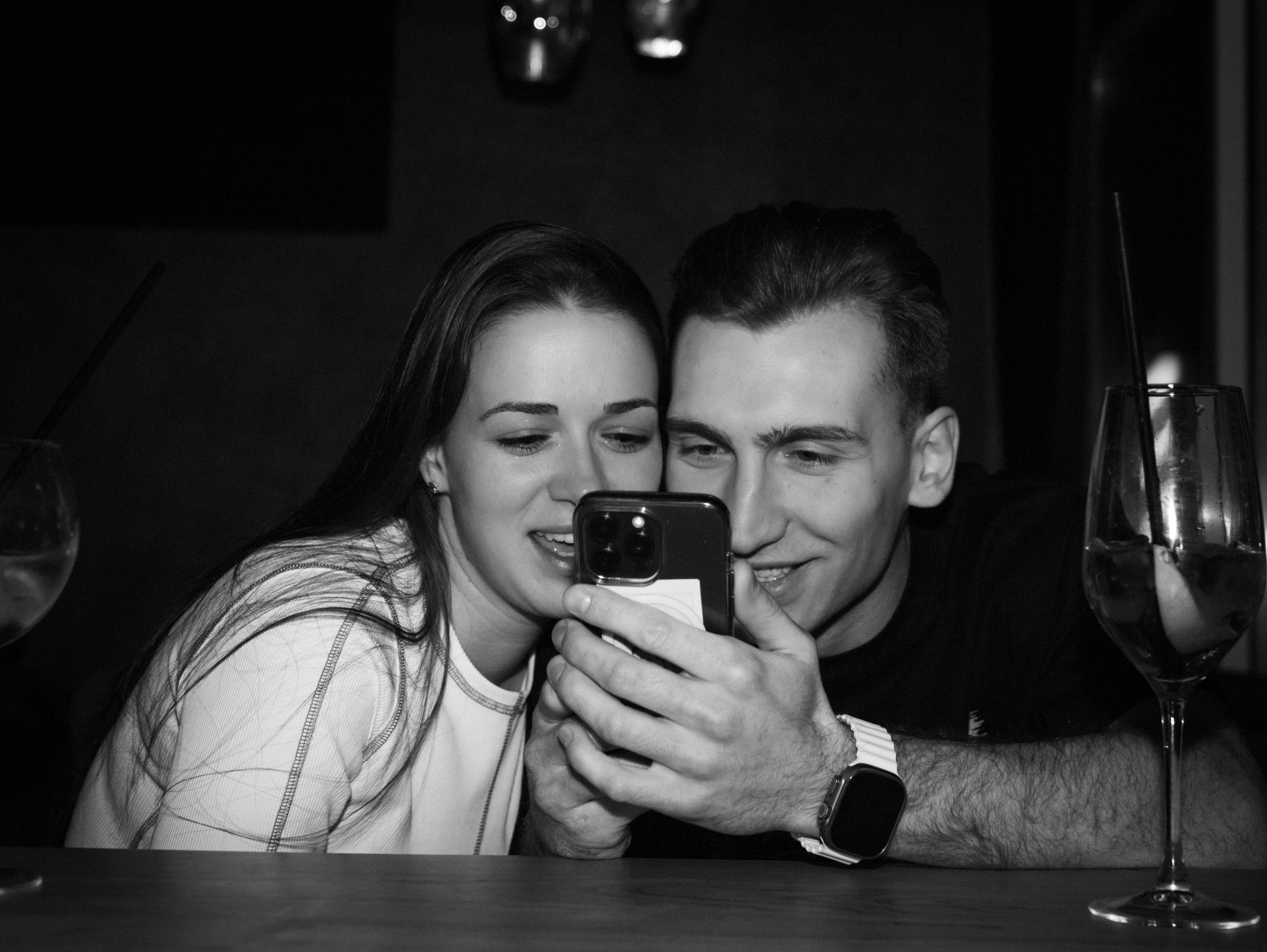 Репортажка из кальян-бара. Свадебный и семейный фотограф в Москве Мила Широких