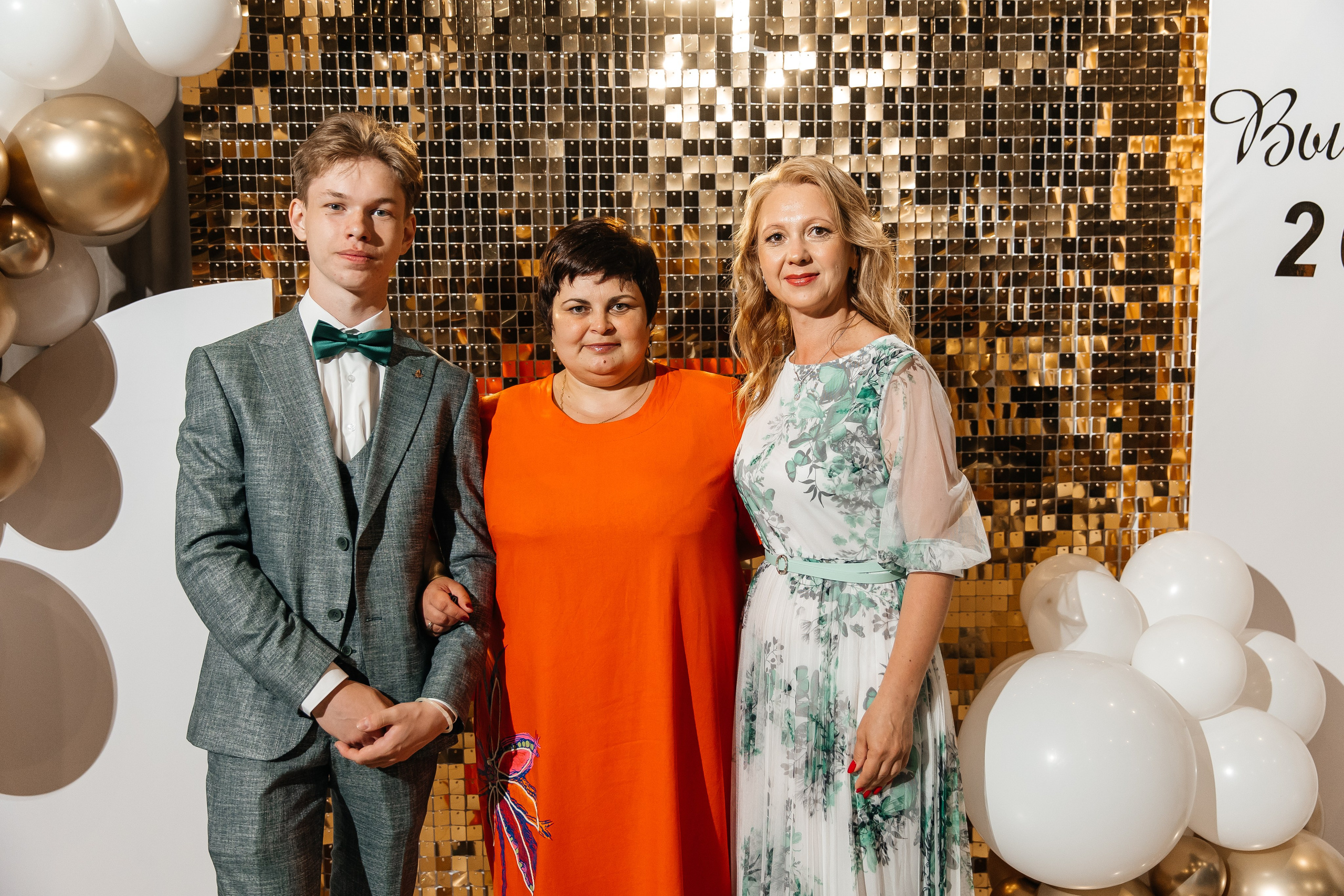 2023-06-23 Выпускной МБОУ СОШ № 10. Фотограф в Красноярске