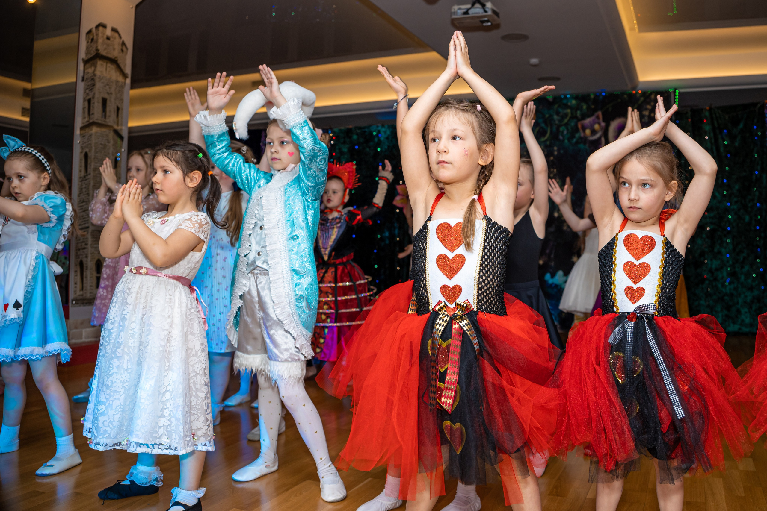 Фотосъемка детского выступления «Алиса в стране чудес». Ирина Носова - семейный и детский фотограф