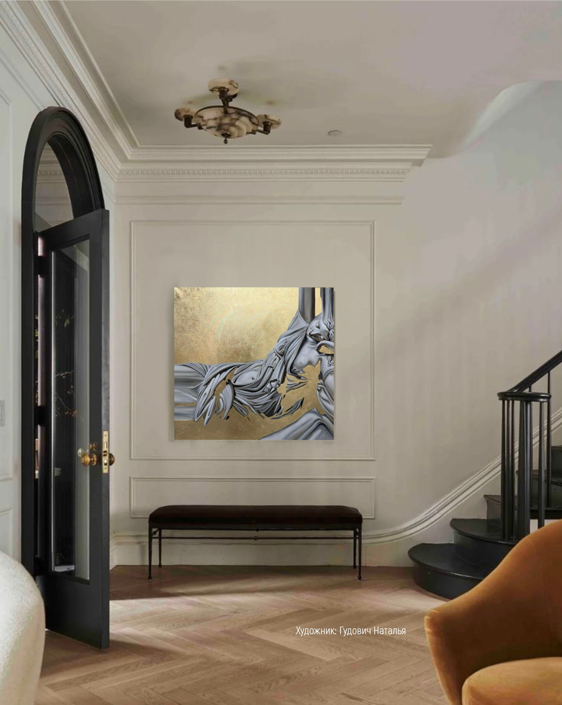 Картина с позолотой в интерьере холла