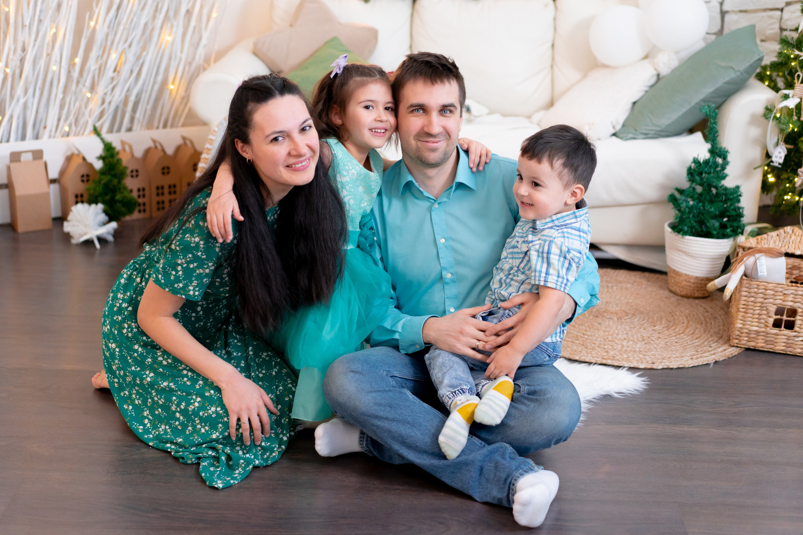 Катерина и Михаил с папой и мамой). Детская, семейная фотостудия в Санкт-Петербурге