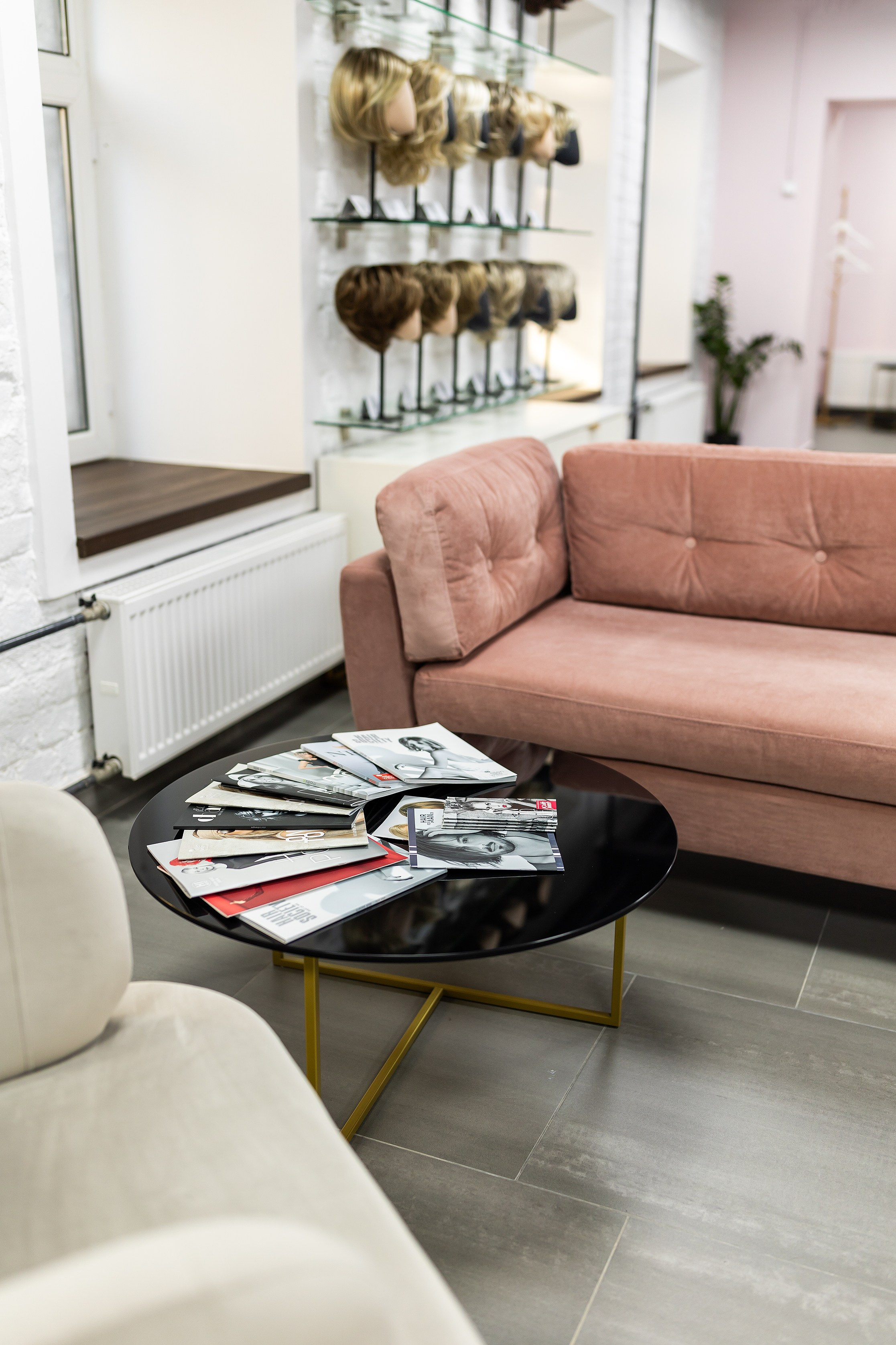 Дом париков. Фотосъемка интерьеров салона париков Шевю. Профессиональный Фотограф в Москве Андрей Славнов