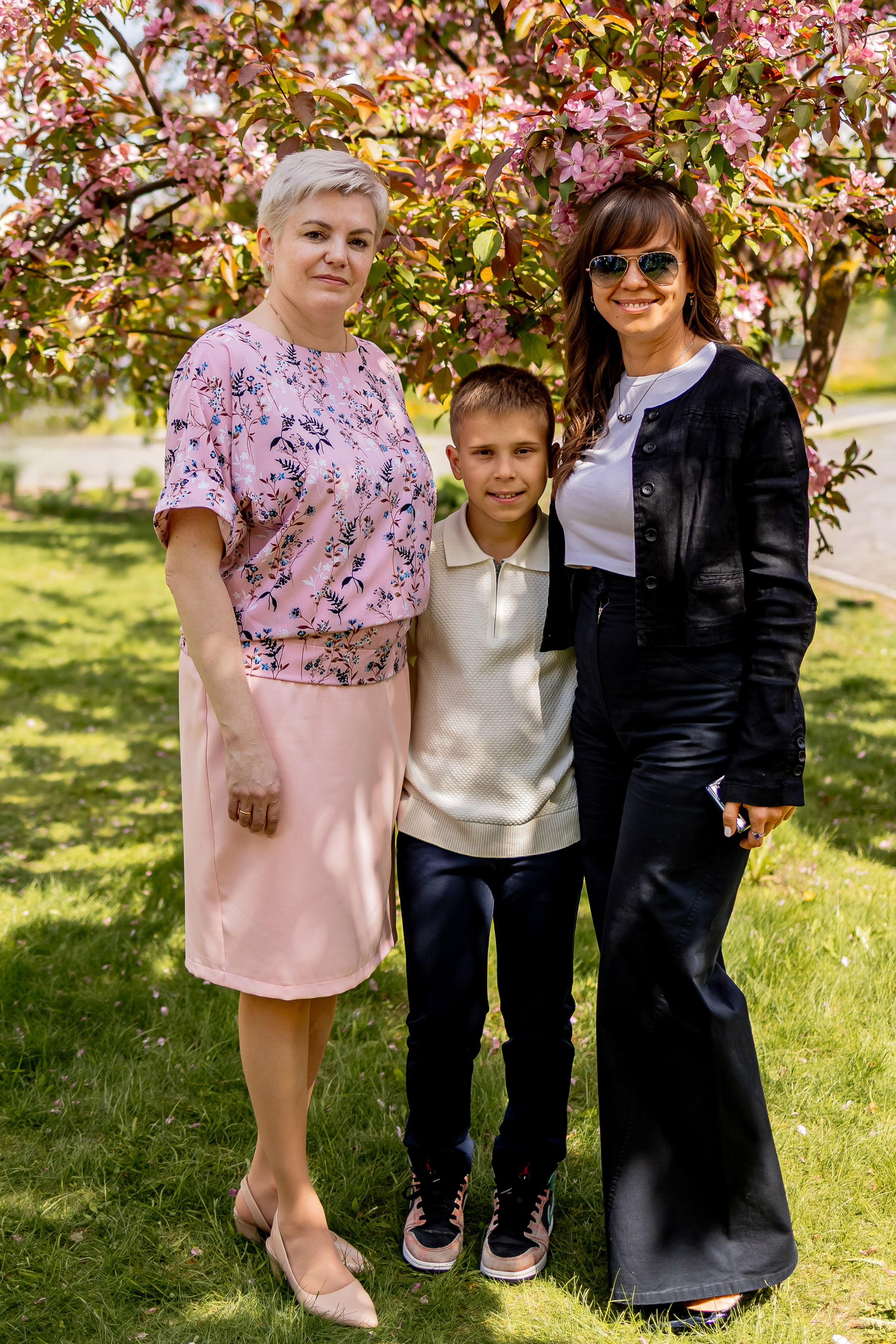 Выпускной в начальной школе на улице. Фотограф и видеограф Москва. Свадебный фотограф, видеограф. Выпускные альбомы. Оживающие альбомы