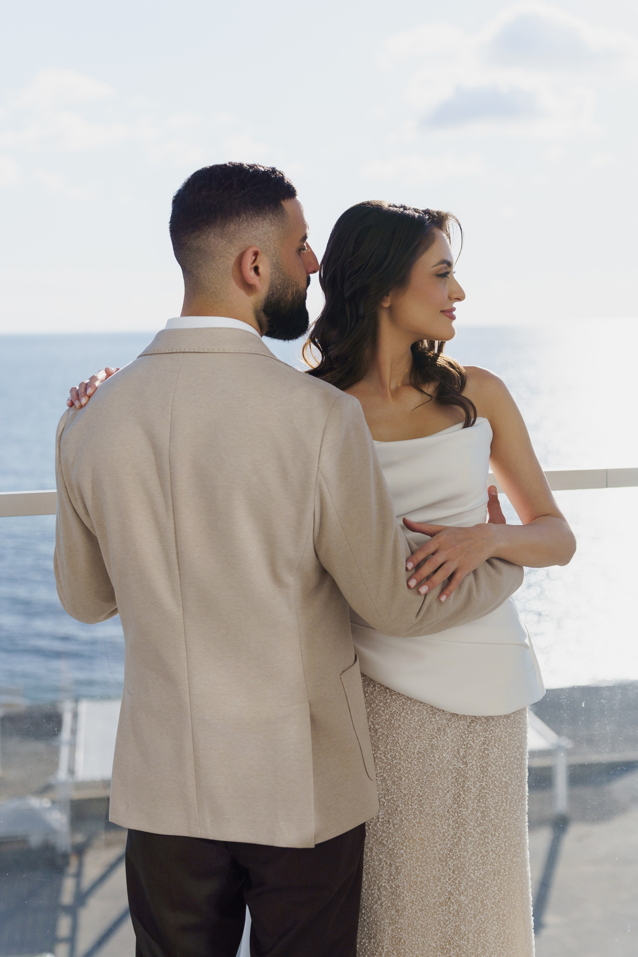 Красивое обручение на берегу чёрного моря в Лермонтово от ТВИНС СТУДИО. ТВИНС СТУДИО — лучшие свадебные фотографы и видеографы в Краснодаре