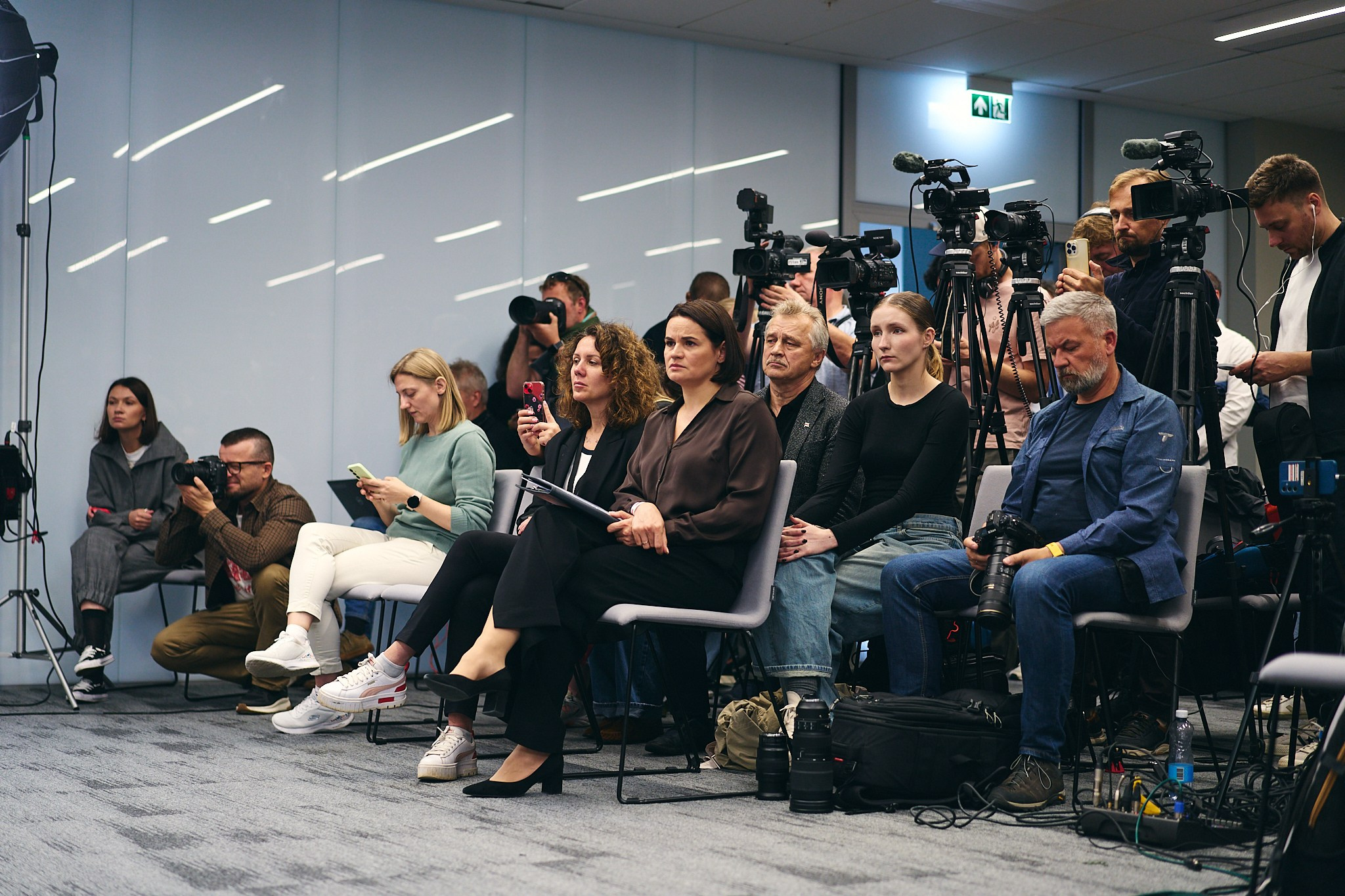 Press conference with Sviatlana Tsikhanouskaya and released political prisoners. Photographer in Vilnius