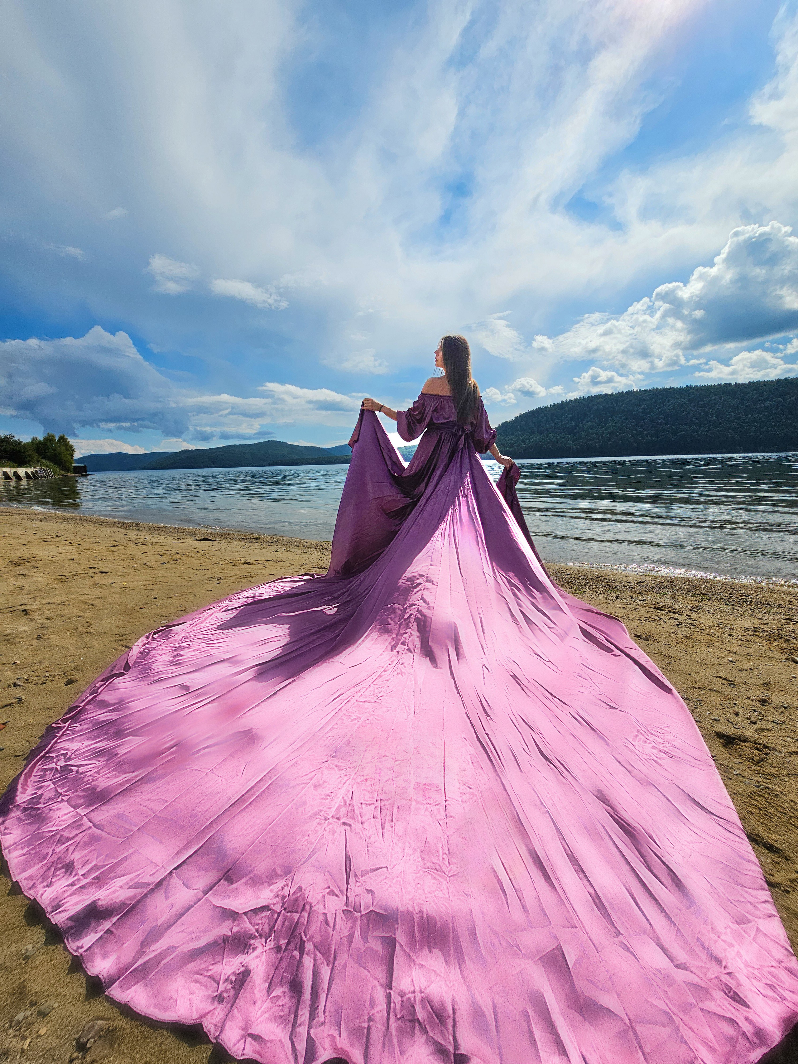 Платье летящее со шлейфом в аренду в тур на Байкал в отпуск