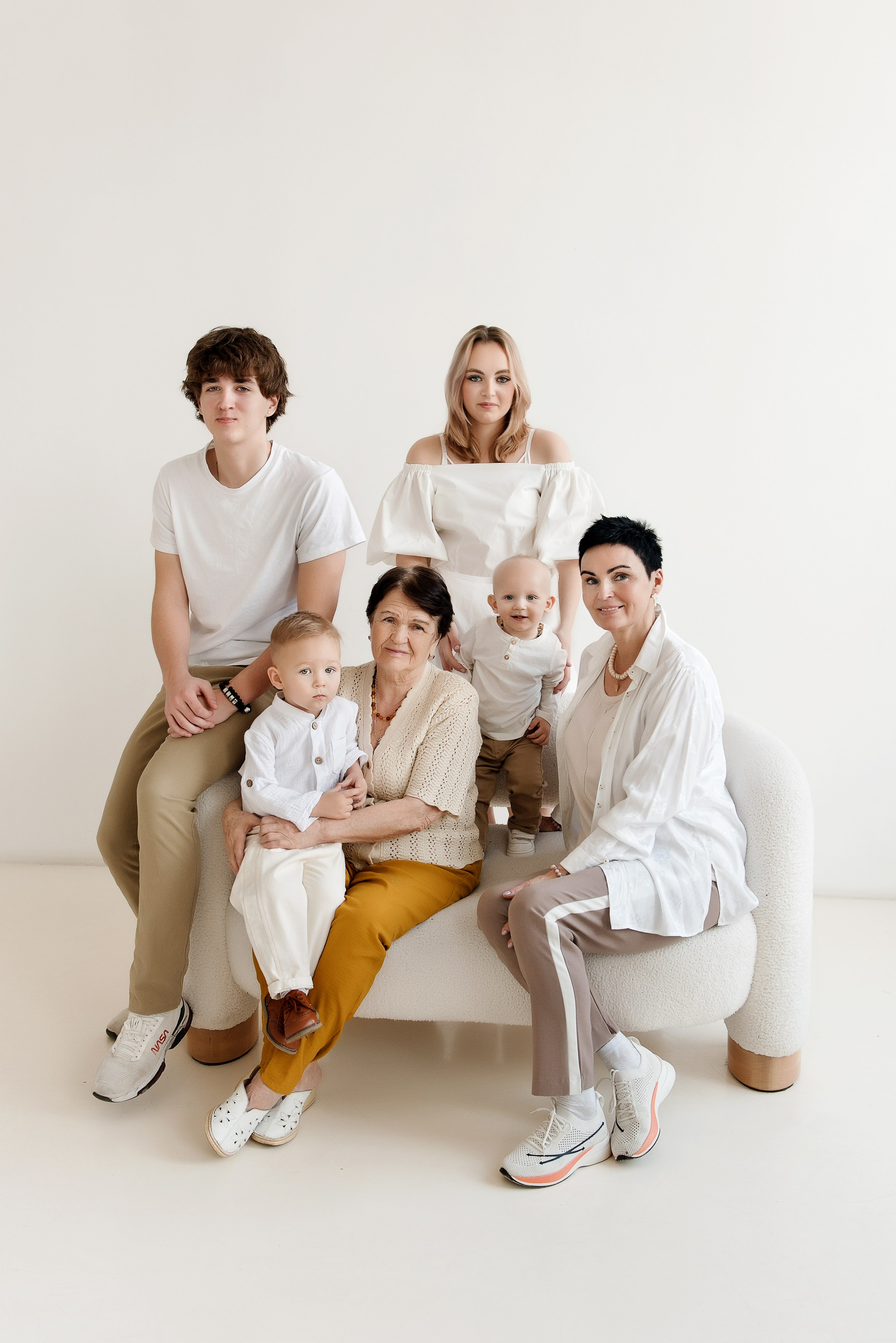 Семейная съёмка большой семьи в Москве. Детский фотограф в Долгопрудном и Москве