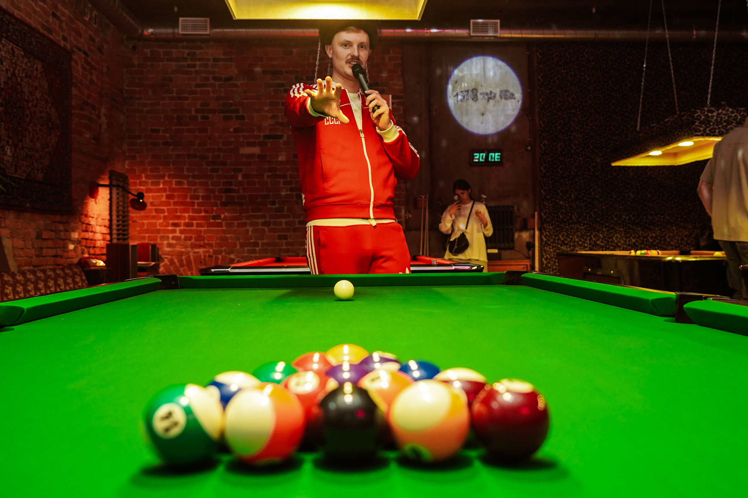 Бильярдная. ОЧЕНЬ ПЛОХОЙ ФОТОГРАФ