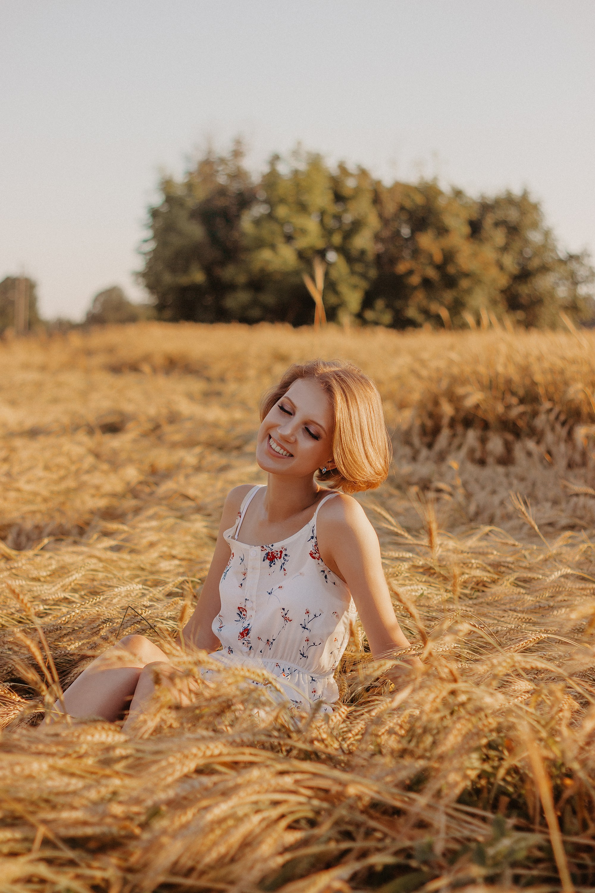 В золотых колосьях нежно ветер шепчет. Свадебный фотограф Илья Бринк