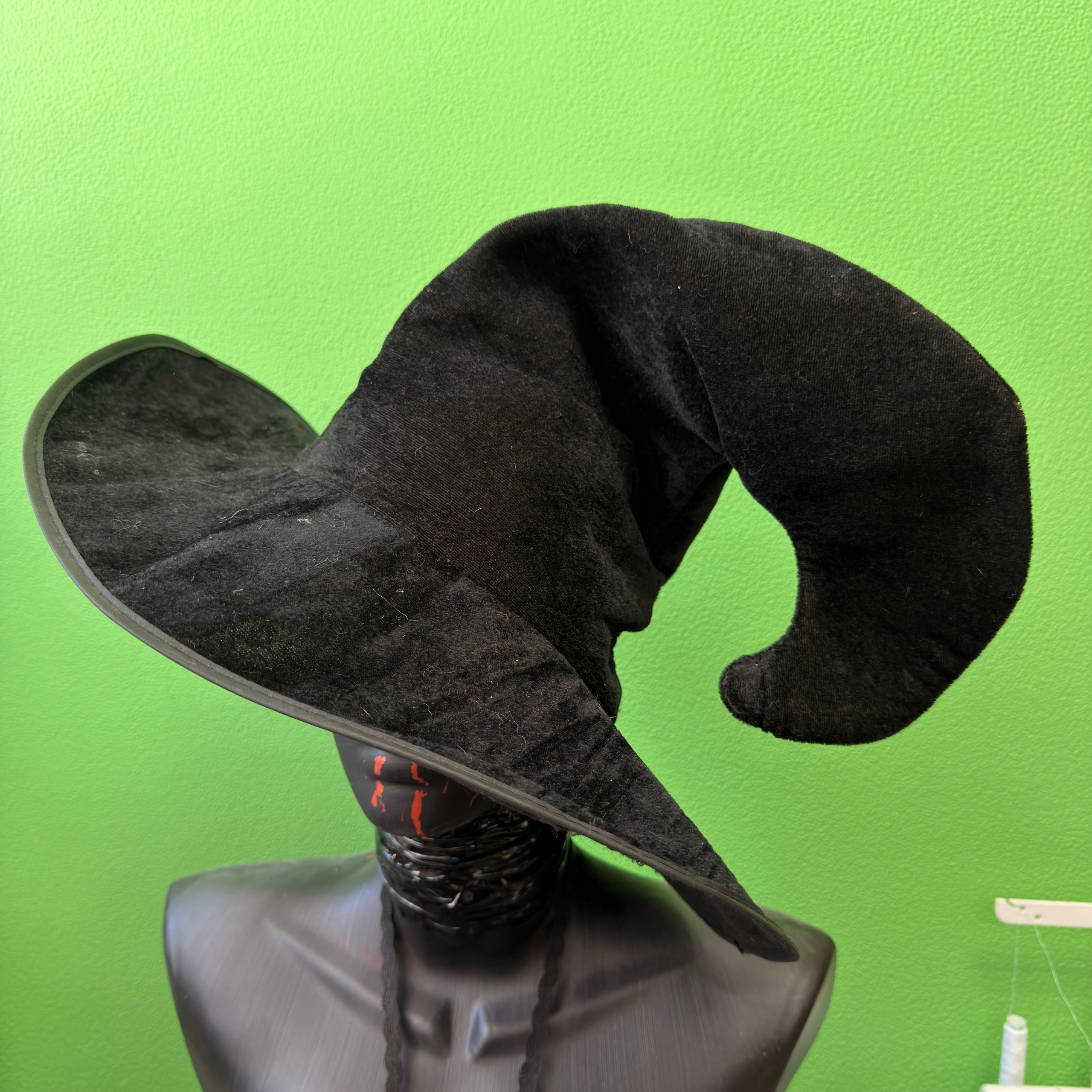 Головные уборы в аренду. Аренда костюмов, платьев и реквизита для фотосессий на Камчатке