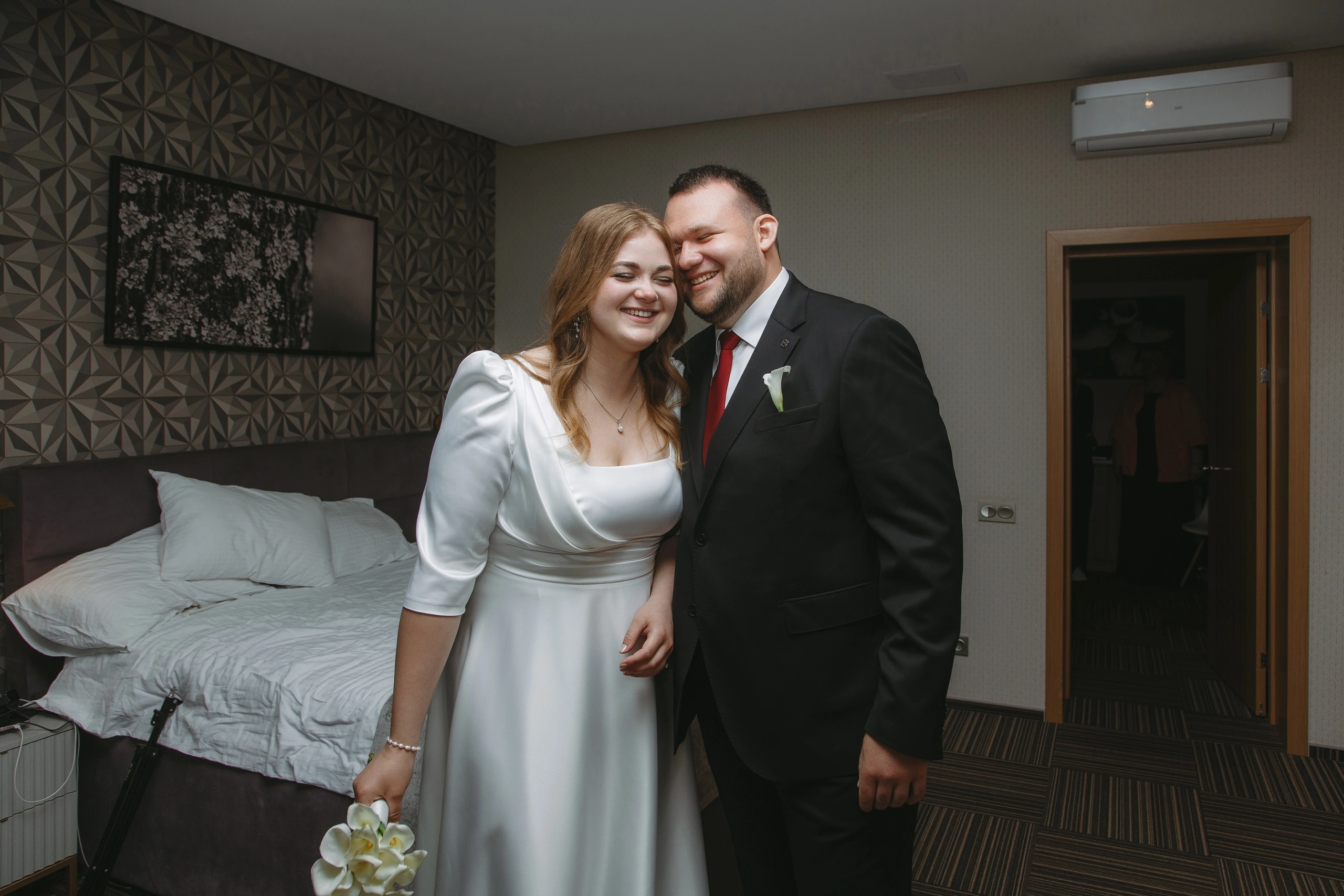 Свадьба Александра и Алены — нежная невеста и мужественный жених. Свадебный фотограф Александр Абрамов Москва / Зеленоград