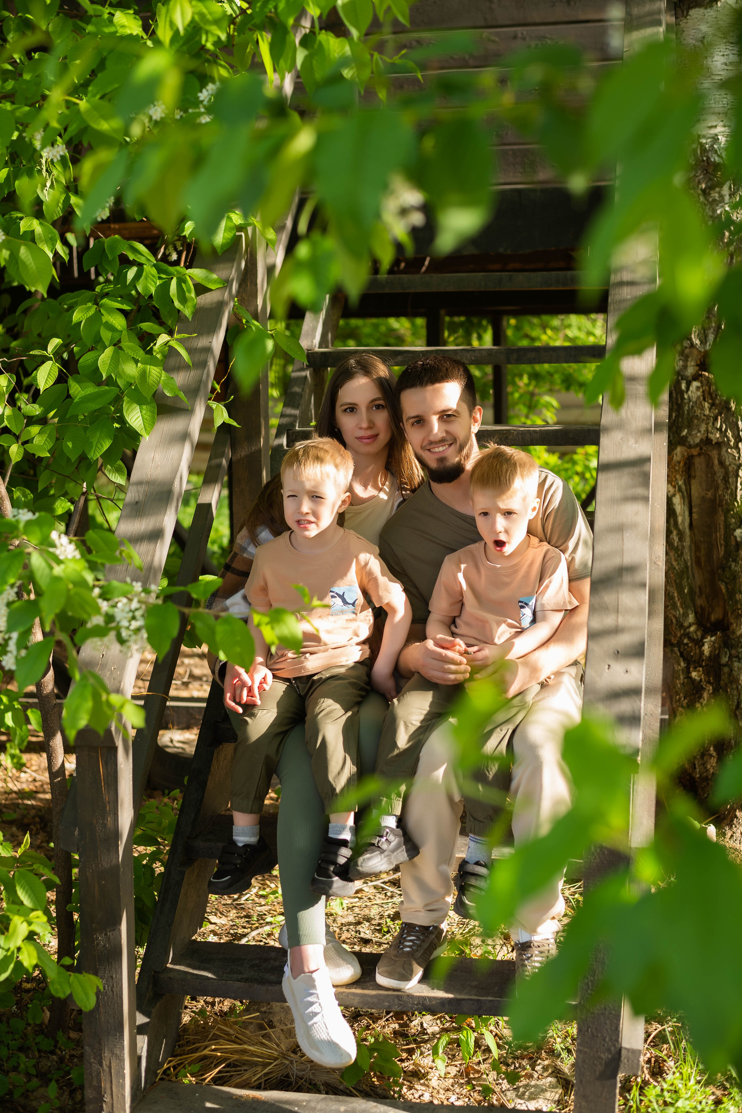 Таня, Святослав с сыновьями Макаром и Мироном. Фотограф в Екатеринбурге Юлия Бондарева