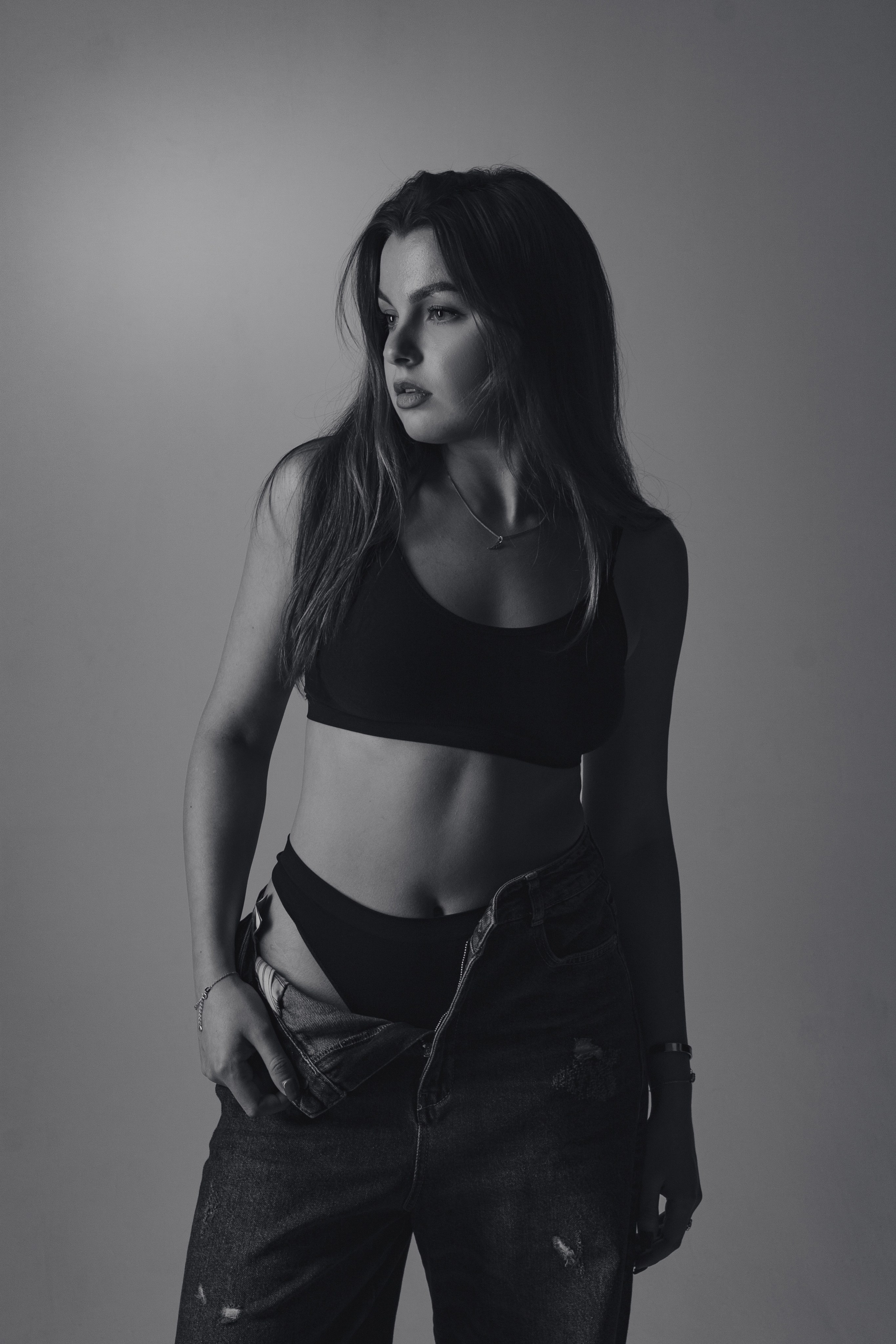 Черно-белая фотосессия в студии в темном ключе. Фотограф Наталья Воронина Москва