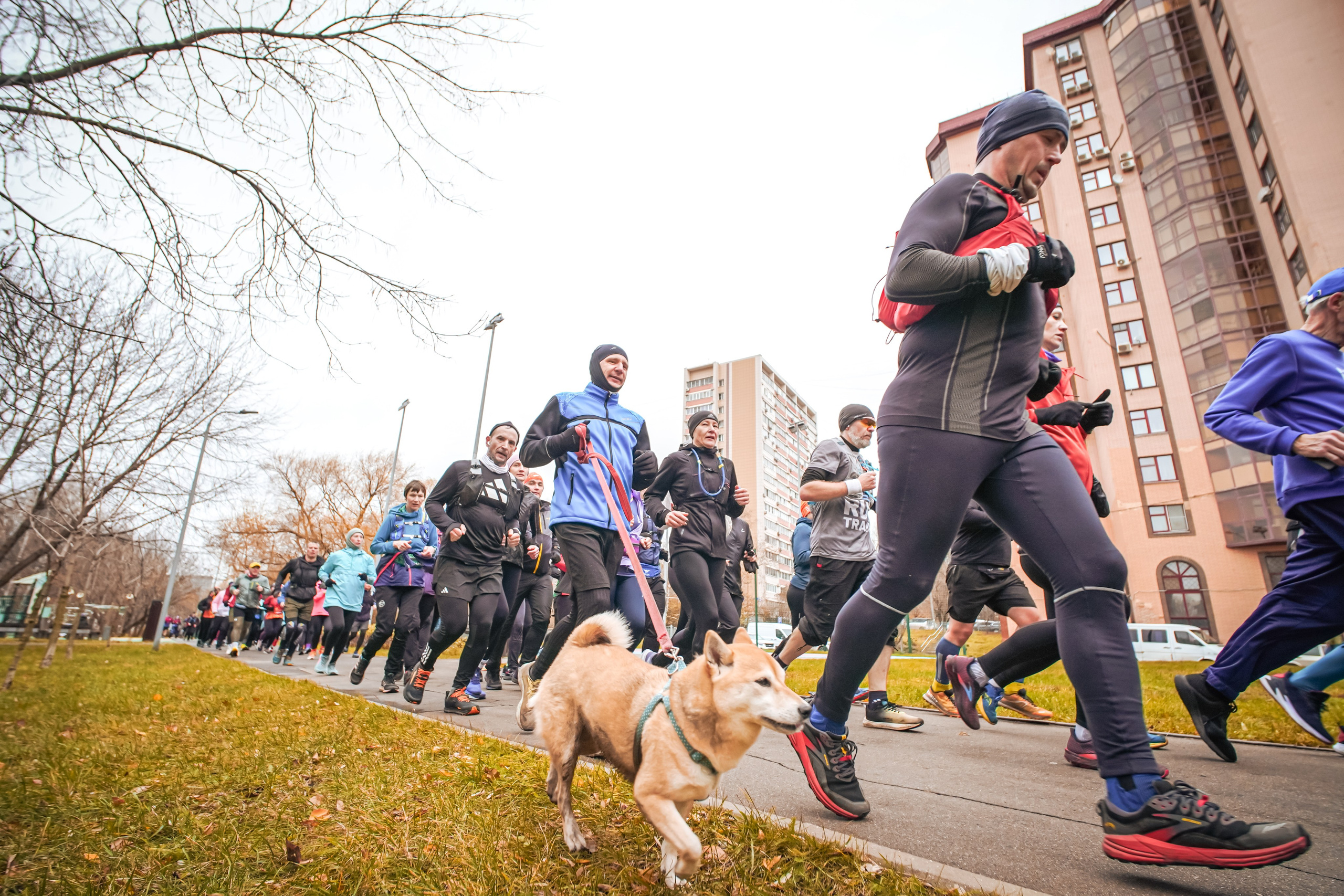 #марафонудома #яuzarun 2024 2-я петля, группа 6:30. Роман Капилюшов. Бег. Фото. Видео. г. Люберцы
