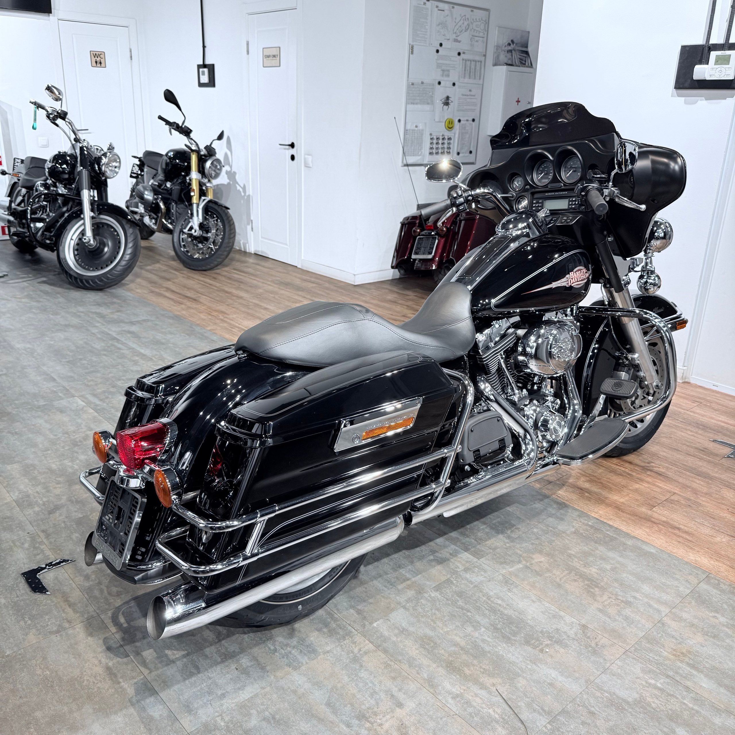 2010 Street Glide АВS Vivid Вlаck. Hello Davidson, Москва. Только хорошие мотоциклы…