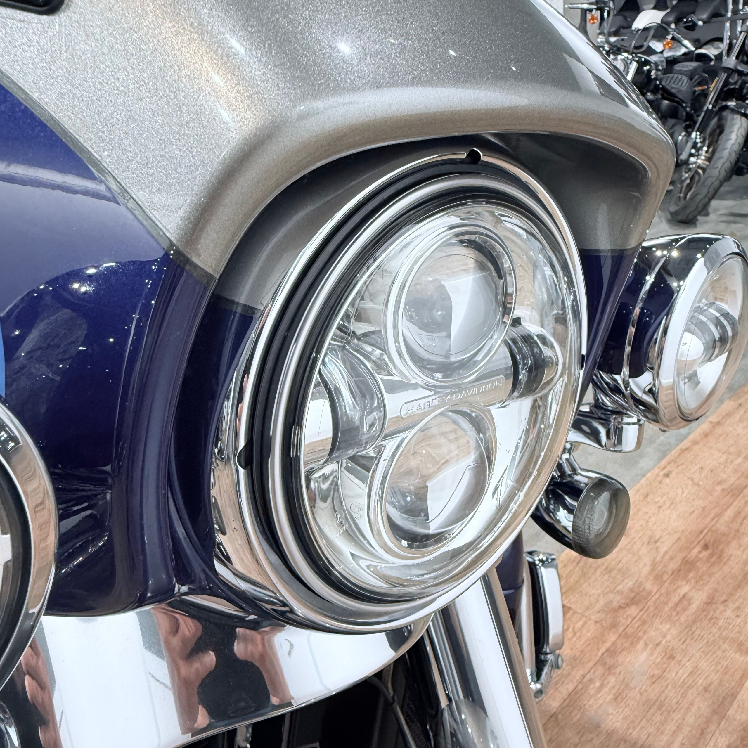 Мотоциклы Harley-Davidson 2016 CVO Limited 110 АВS Раlladium (Touring) — купить мотоцикл. Hello Davidson, Москва. Только хорошие мотоциклы…