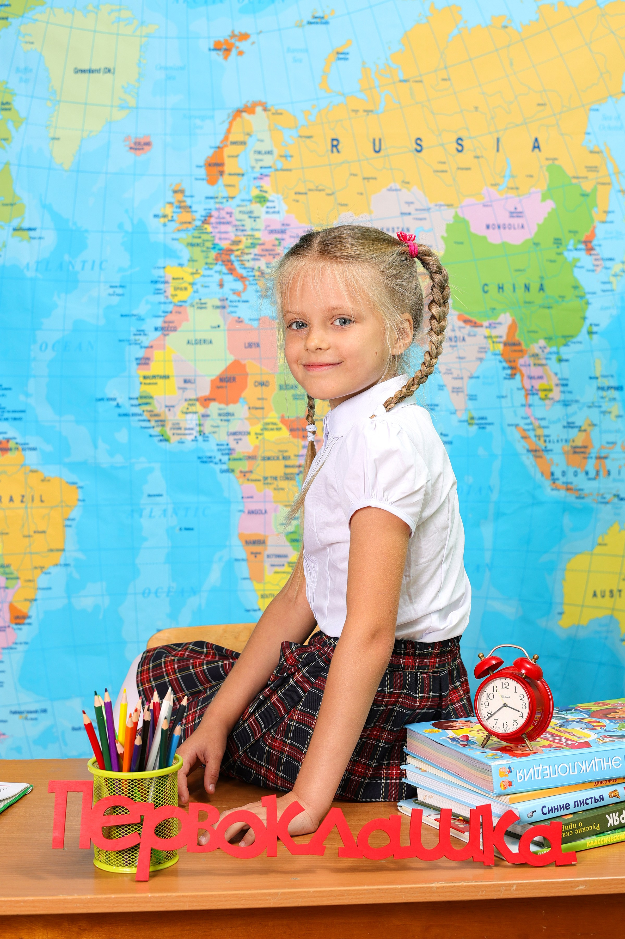 Карта мира голубая. Выпускные альбомы в Иваново в детский сад и школу. Александр и Светлана Янкины