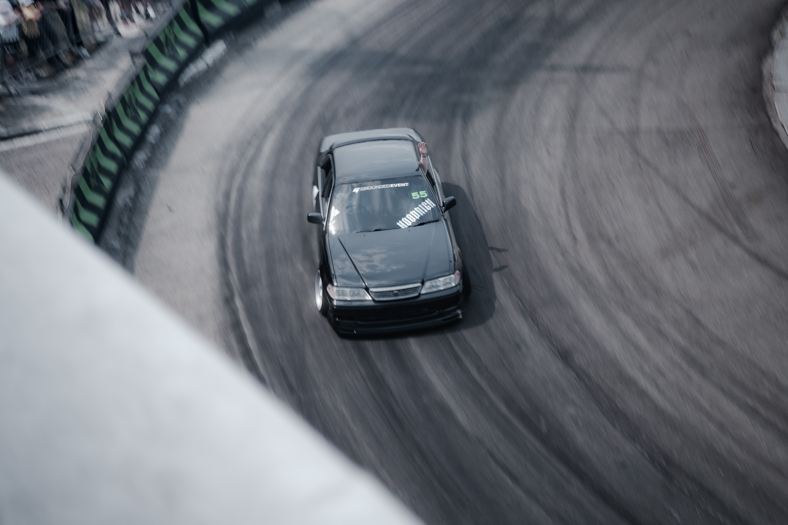 //GROUNDED2025. Автомобильный фотограф