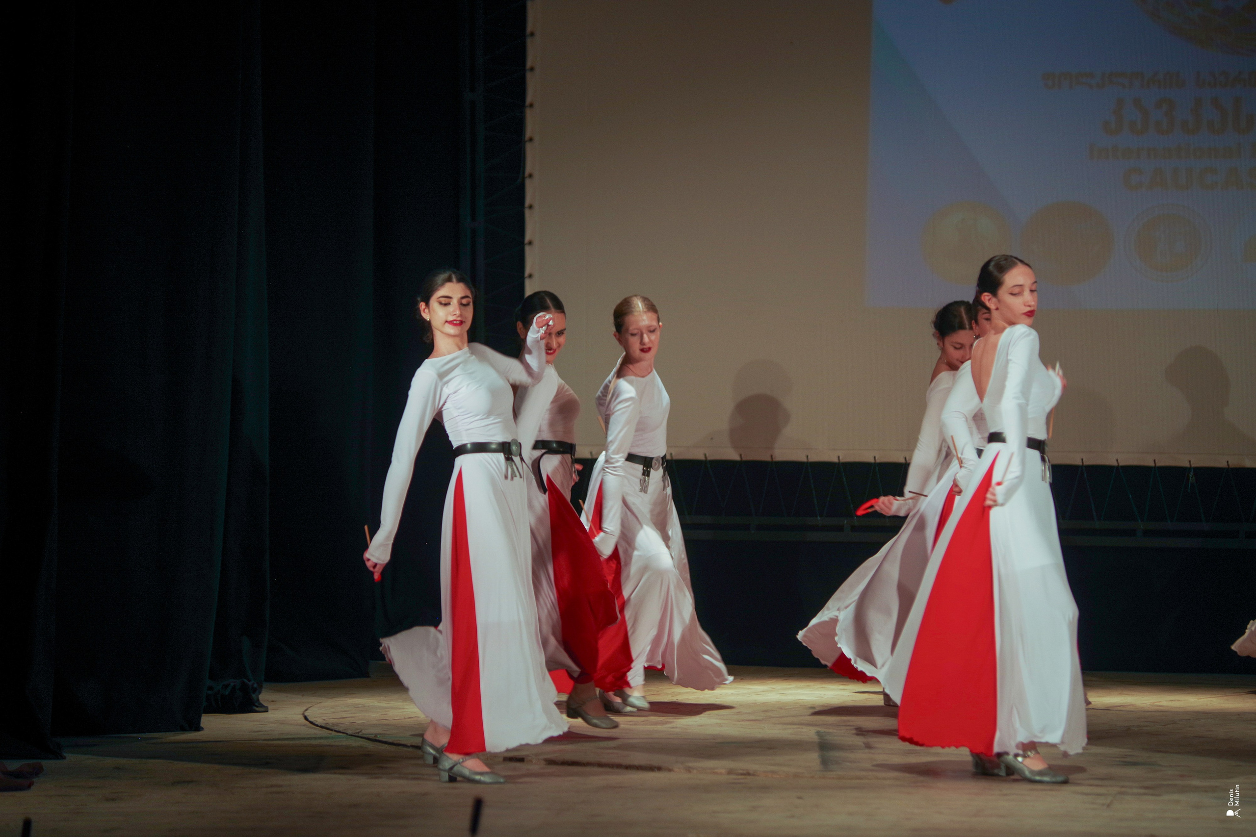 Танцы в прекрасном Они. Портретный фотограф Денис Милютин