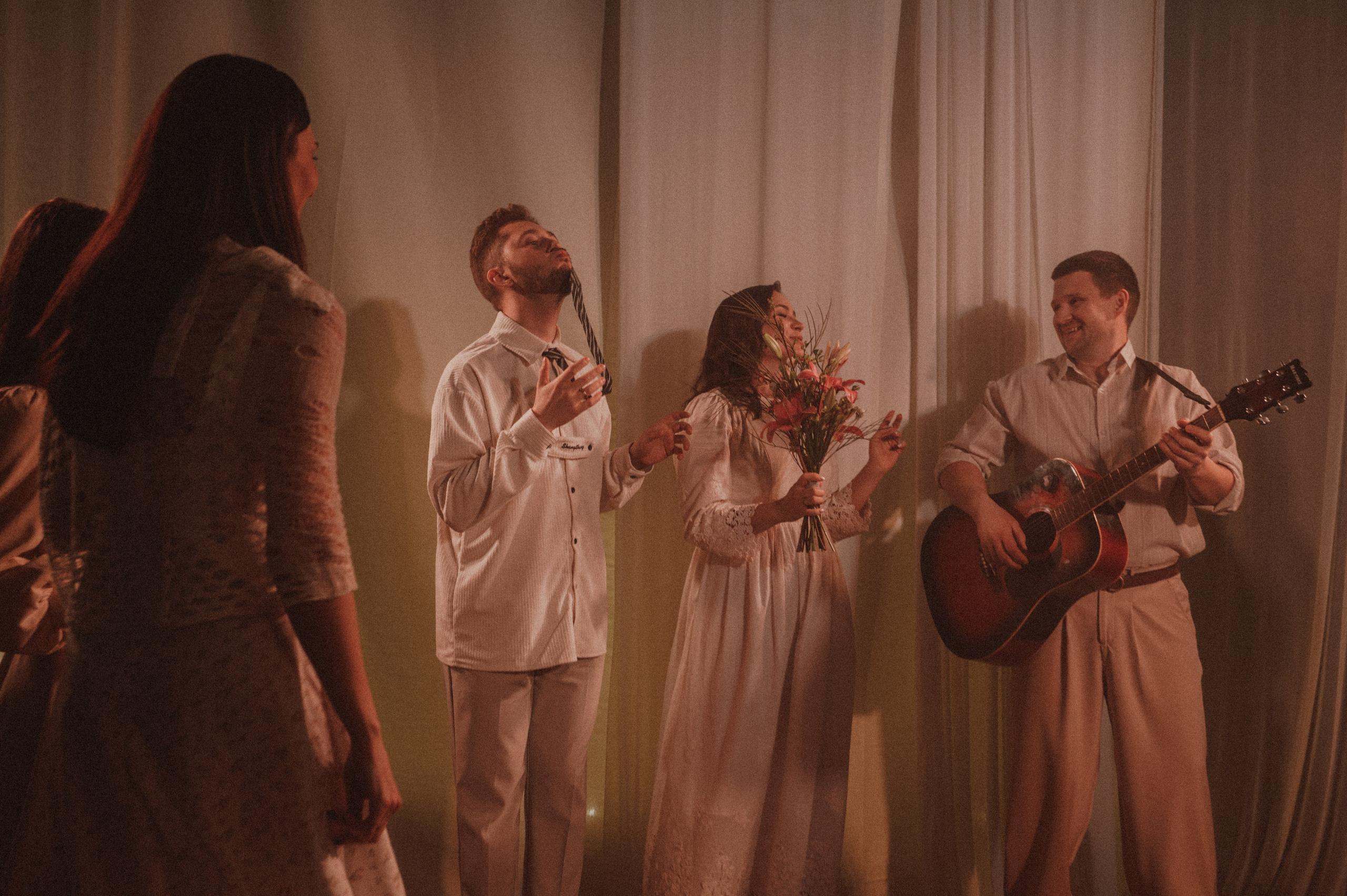 Цветы на подоконнике. Свадебный фотограф в Рязани Дзюрак Елизавета