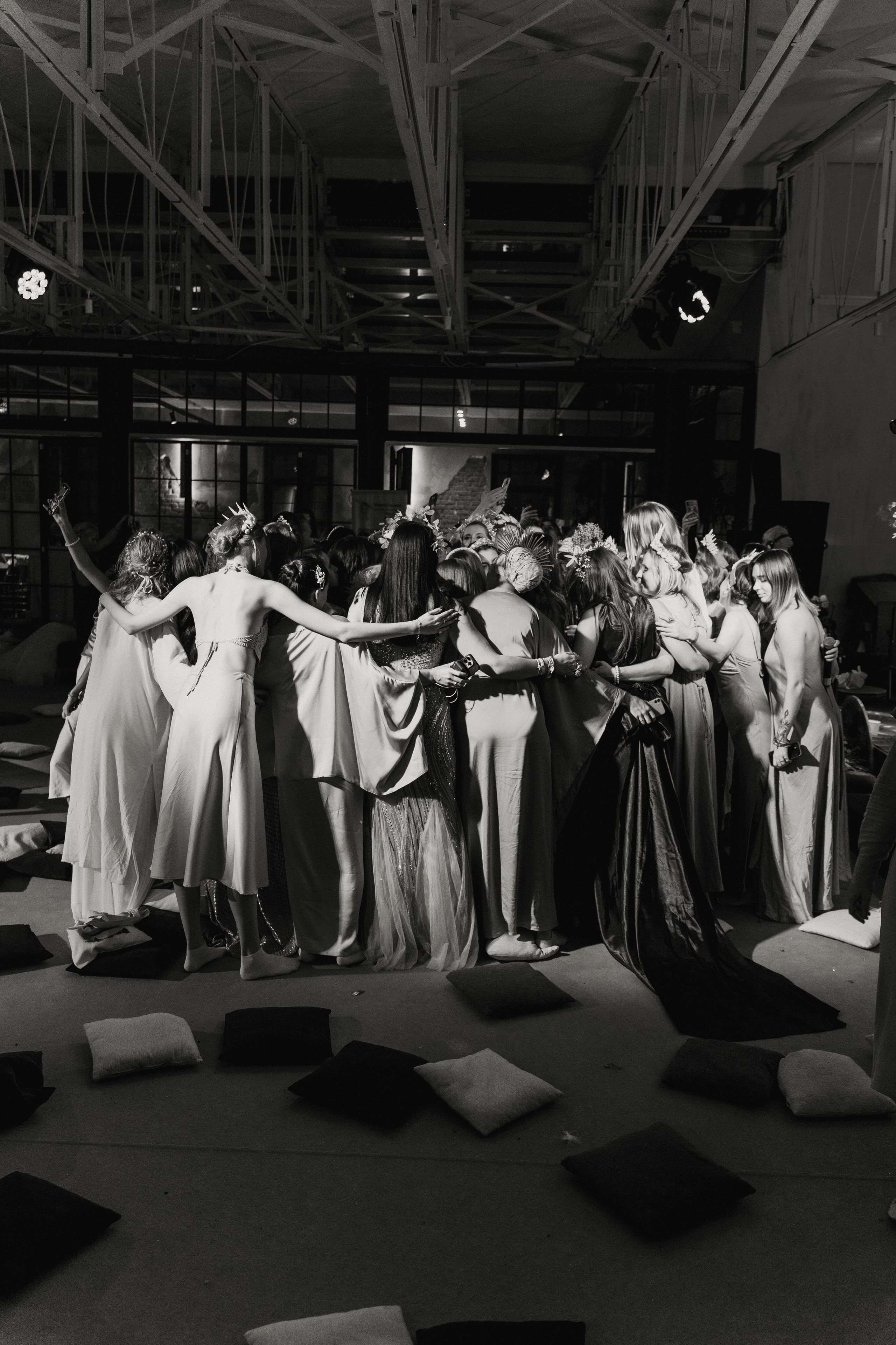 Festival Umerotvorine By Pramika. Я занимаюсь событийной, свадебной, товарной, студийной… фотографией