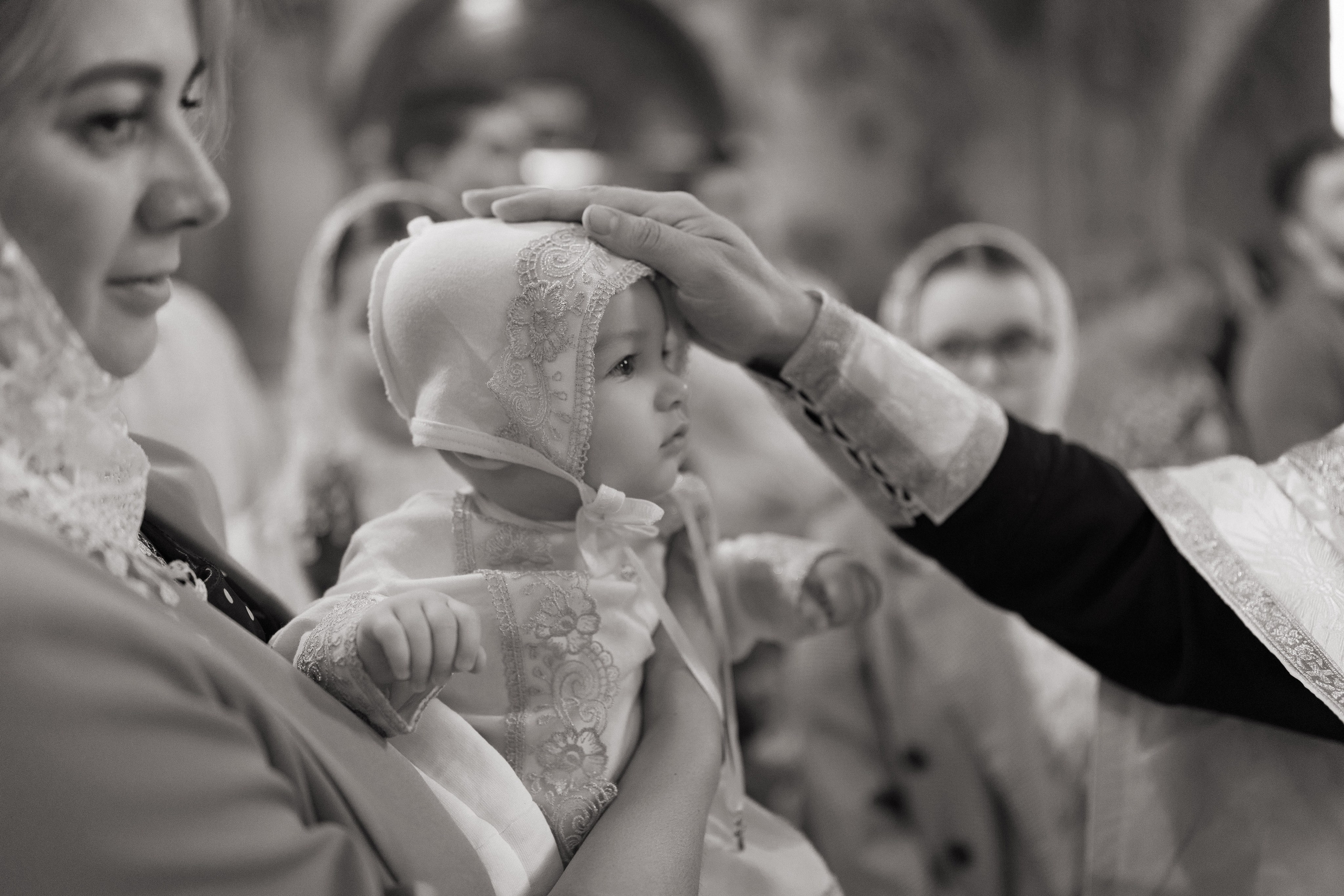 Крещение Миланы в церкви иконы Божией Матери / пасмурная погода. Анастасия Безуглова- свадебный фотограф в Таганроге