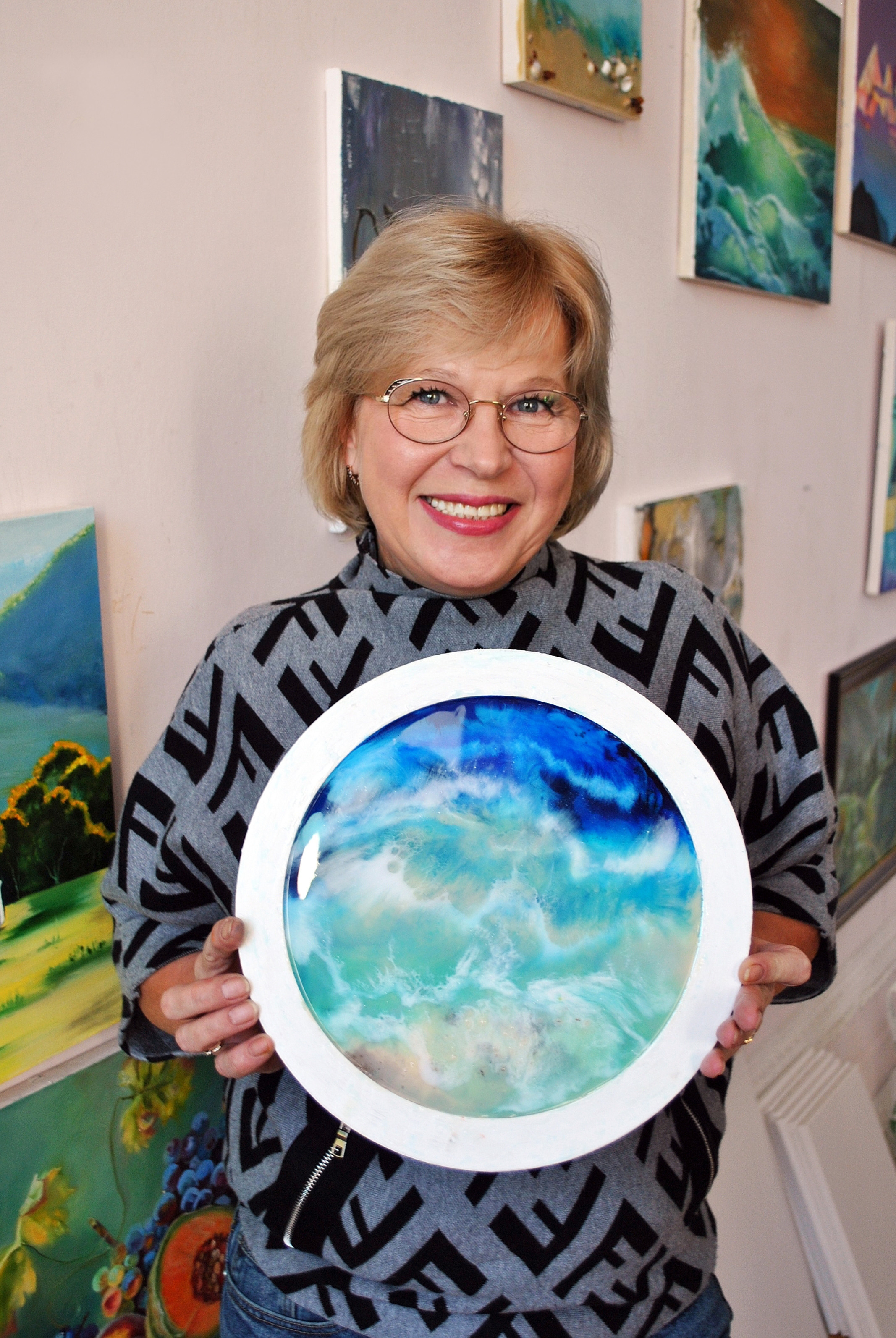 Смола. Картины и портреты на заказ по фотографии. Художник Софья Рехлинг