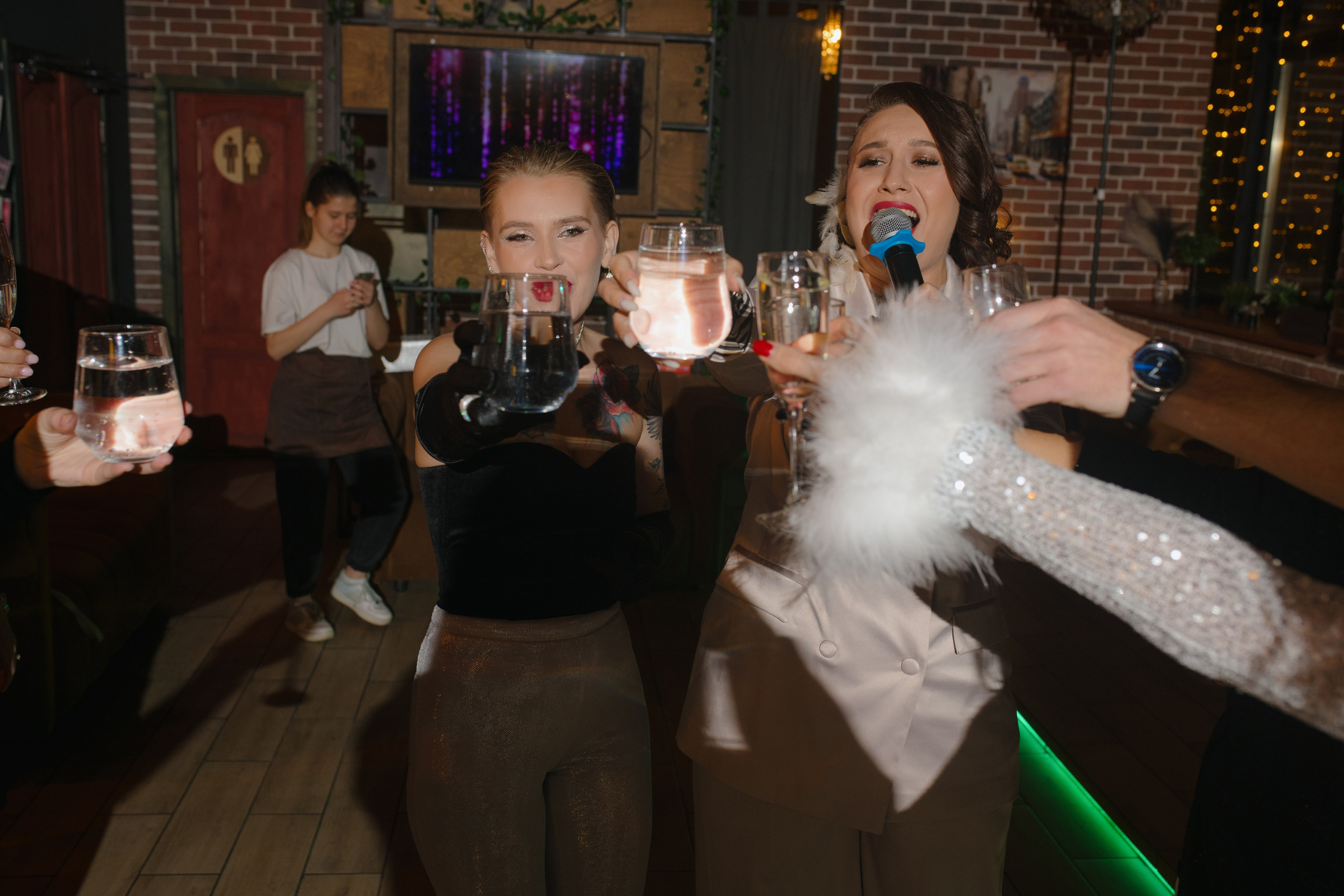 День рождения Томы — Let`s Talk Bar. Свадебный фотограф Екатеринбург/Челябинск — Любовь Волохова