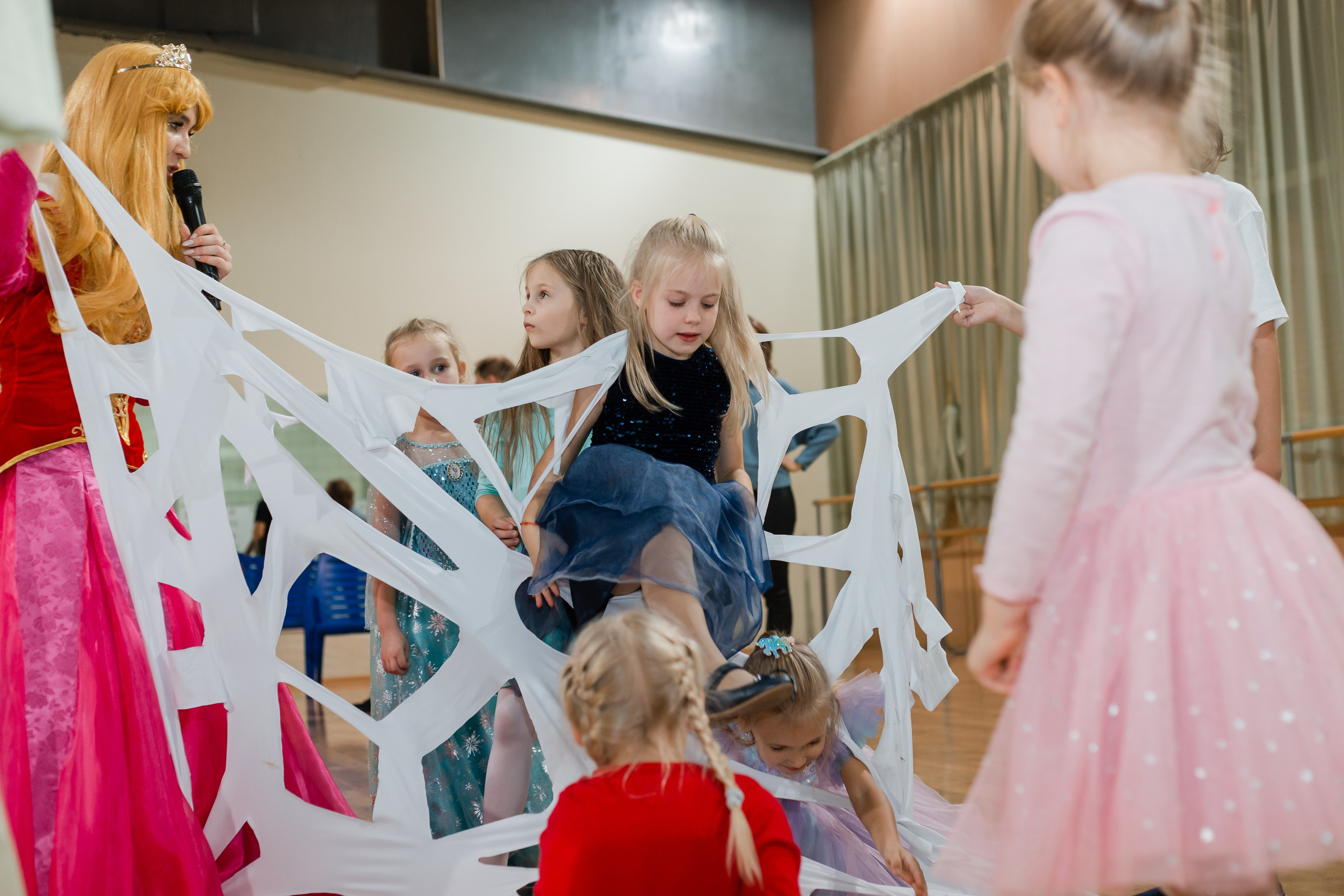 Фотосъемка детского дня рожденья. Видеосъемка и фотосъемка свадеб. Фотограф и оператор на свадьбу. Видеосъемка подкастов, собственная видео-фотостудии. Предметная фотосъемка