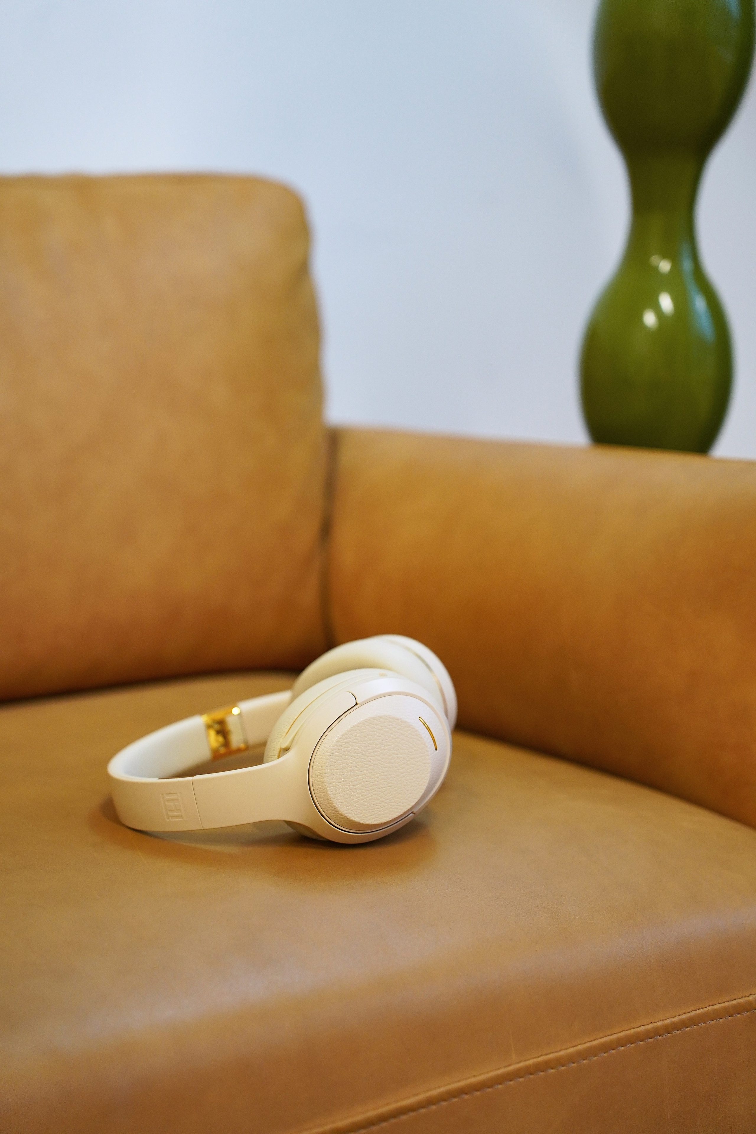 Наушники в интерьере. Фотограф