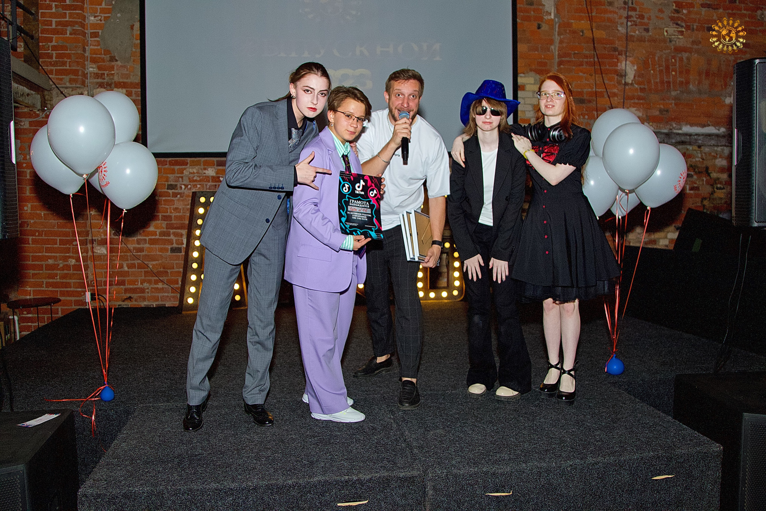 Выпускной 2023 (9-й класс, школа № 46). Loft Urban. Москва. Репортажная съемка в Москве и области. Анималистика