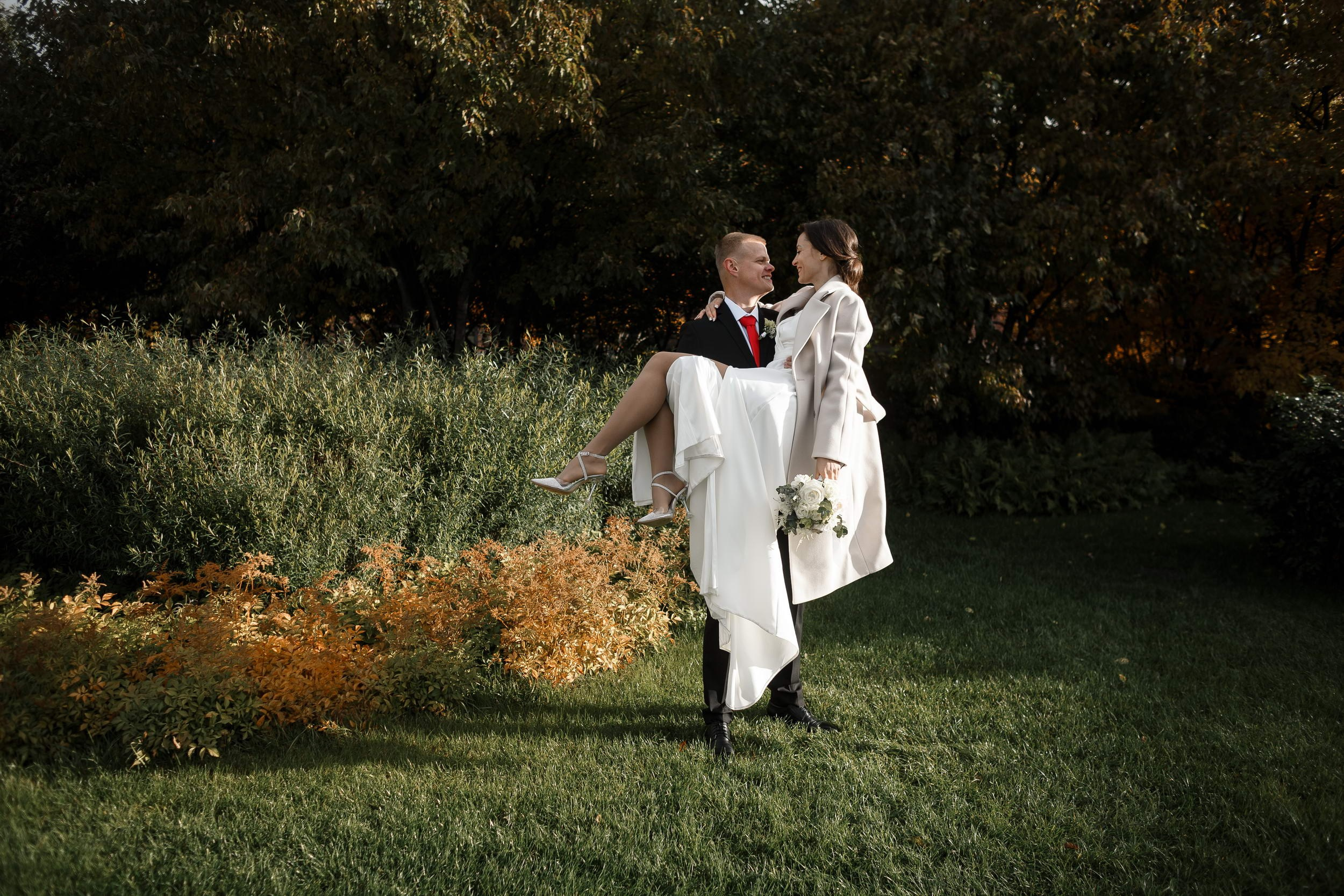 Симпатичная пара. Свадебный фотограф Игорь Брундасов 8PHOTO на свадьбу венчание загс СПб