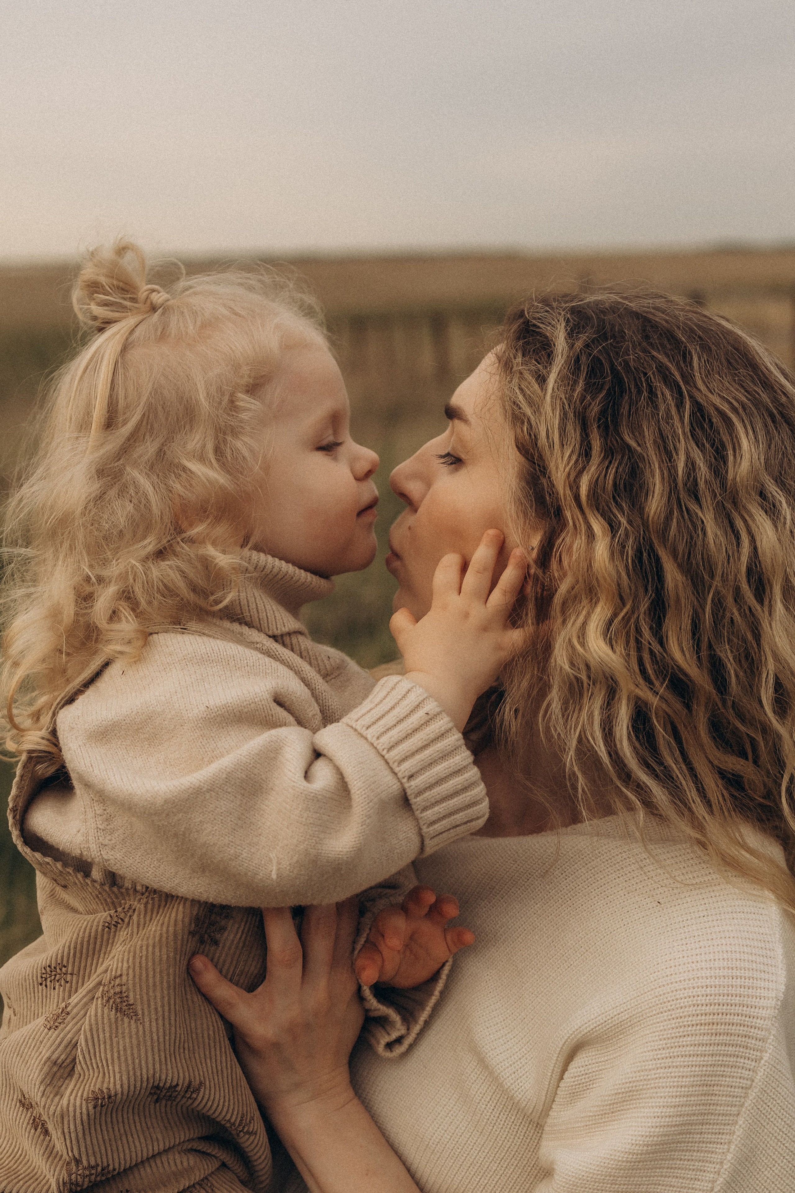 Семейная в поле. Эльвира Галимьянова — семейный фотограф Екатеринбурга