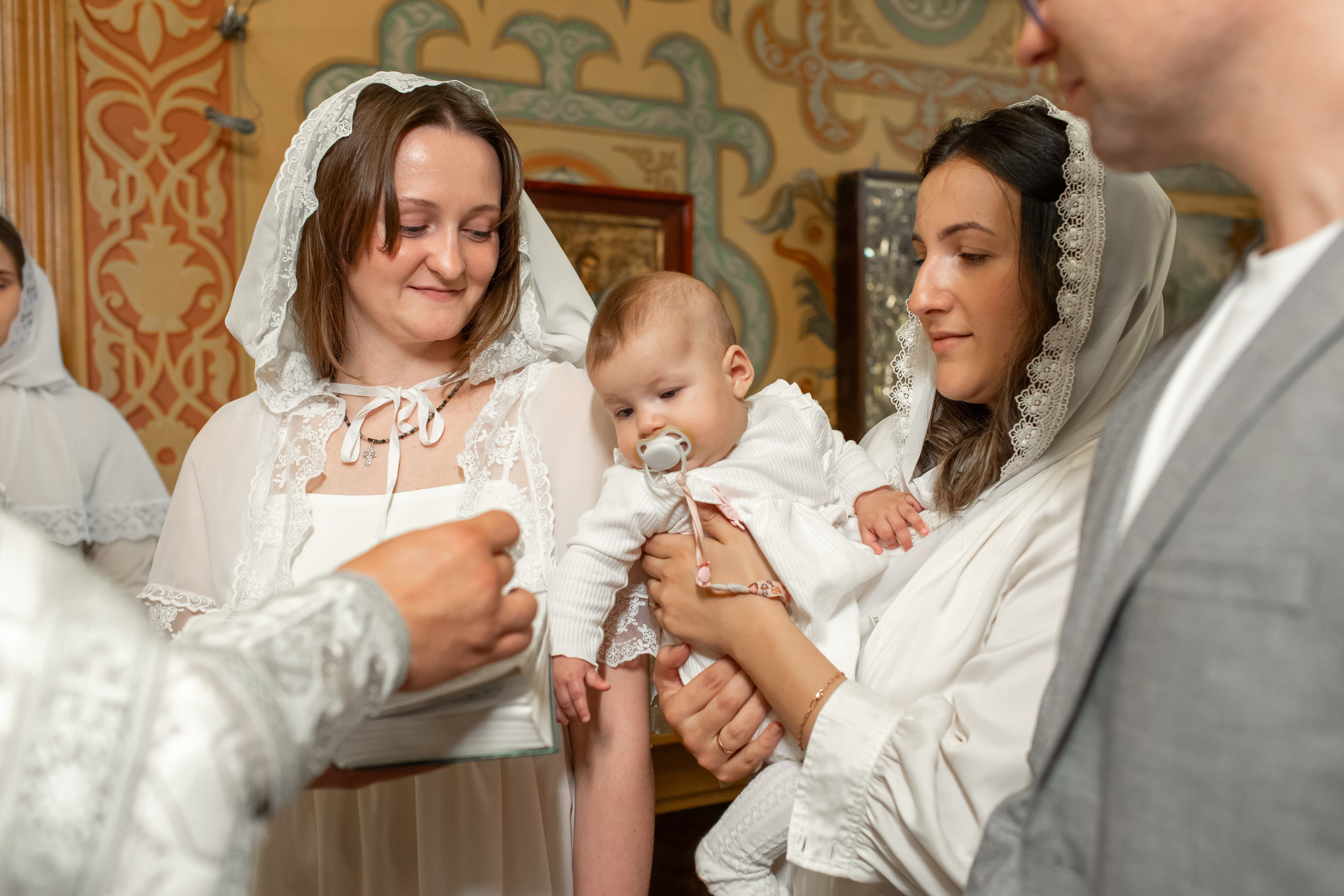 Крещение в Храме Воздвижения Креста Господня в Алтуфьеве. Профессиональный фотограф в Москве и Мо Мария Шантарёва