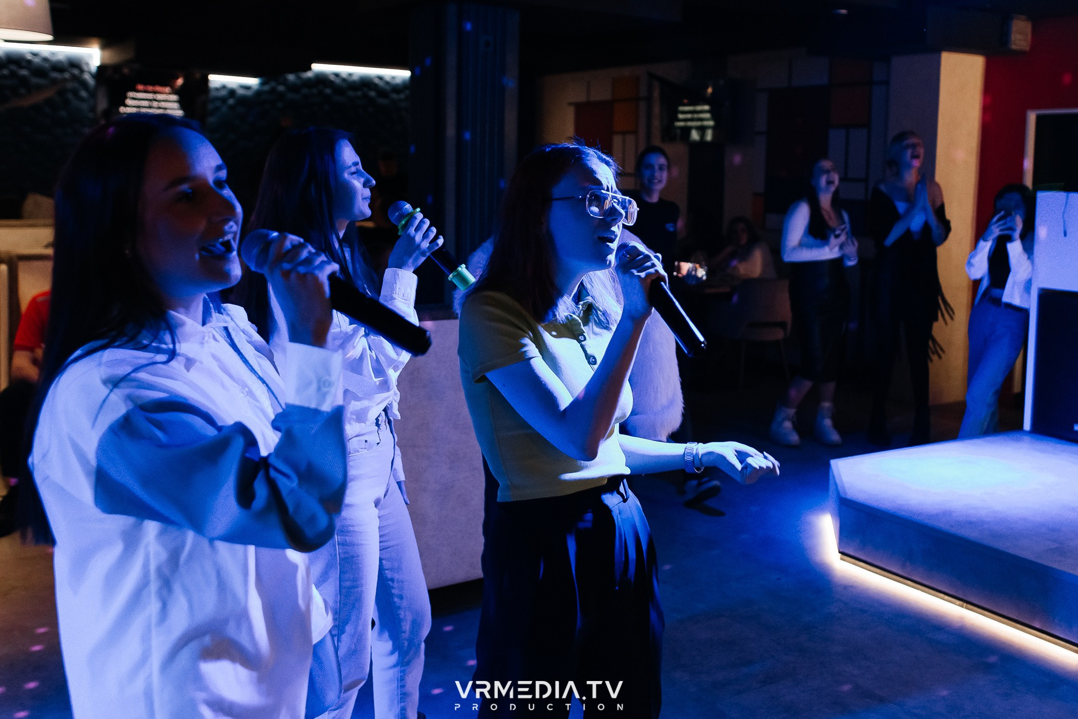 8 марта в караоке-ресторане «Голос»