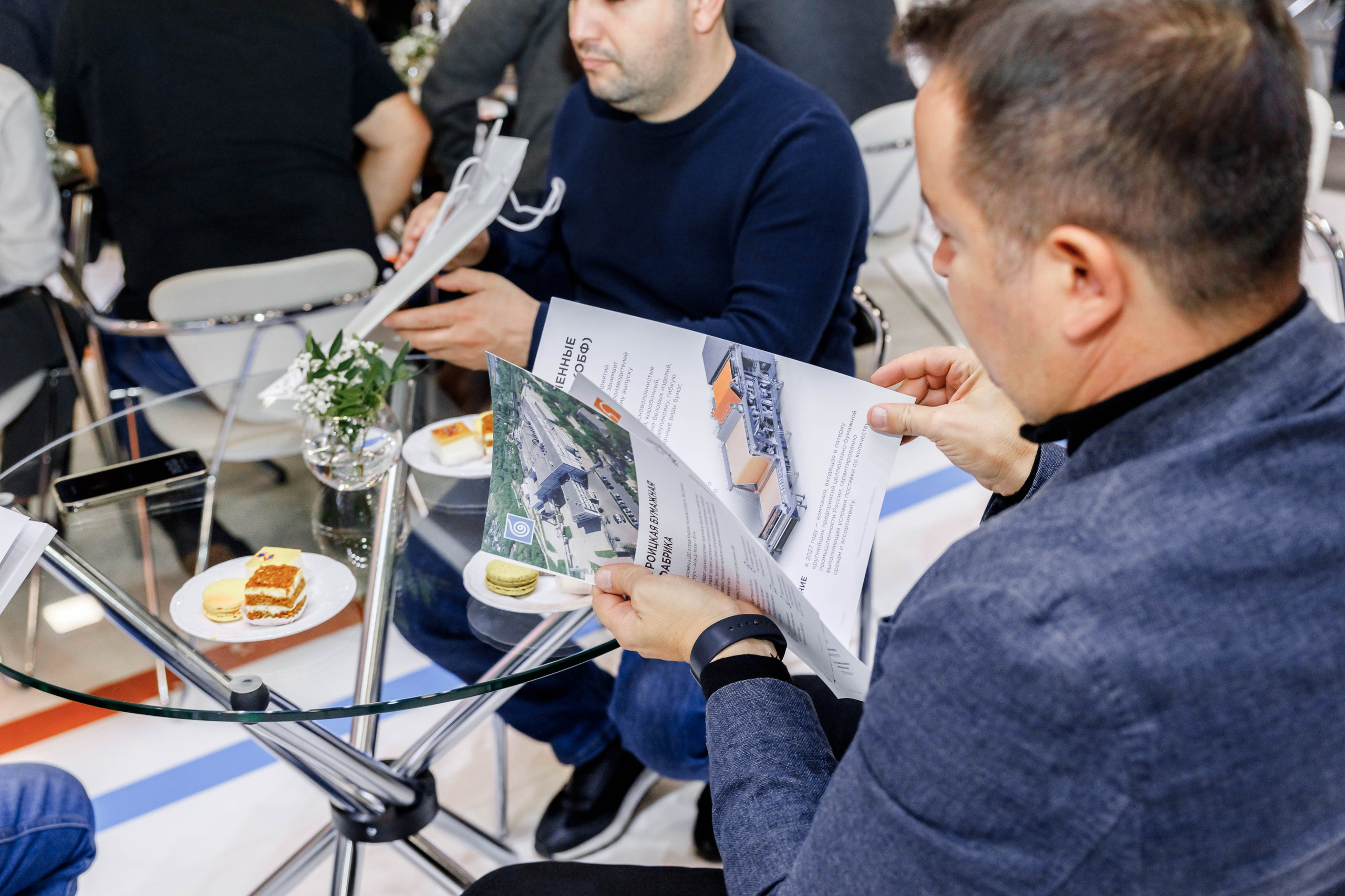 PulpFor, Работа стенда ОБФ (Объединенные бумажные фабрики). Репортажный фотограф в Москве Сергей Мирошников