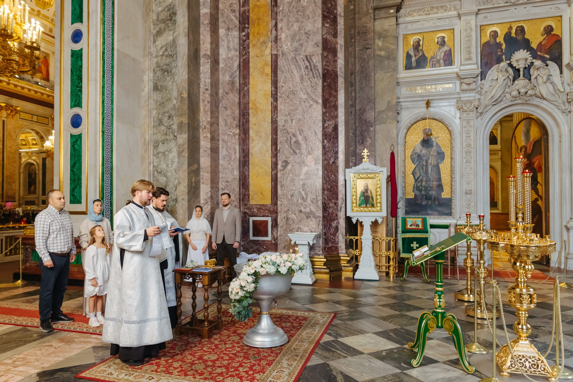 Крещение индивидуальное Исаакиевский собор. Фотограф крещение венчание в Петербурге! Помогает подобрать храм и посоветовал душевного батюшку в СПб
