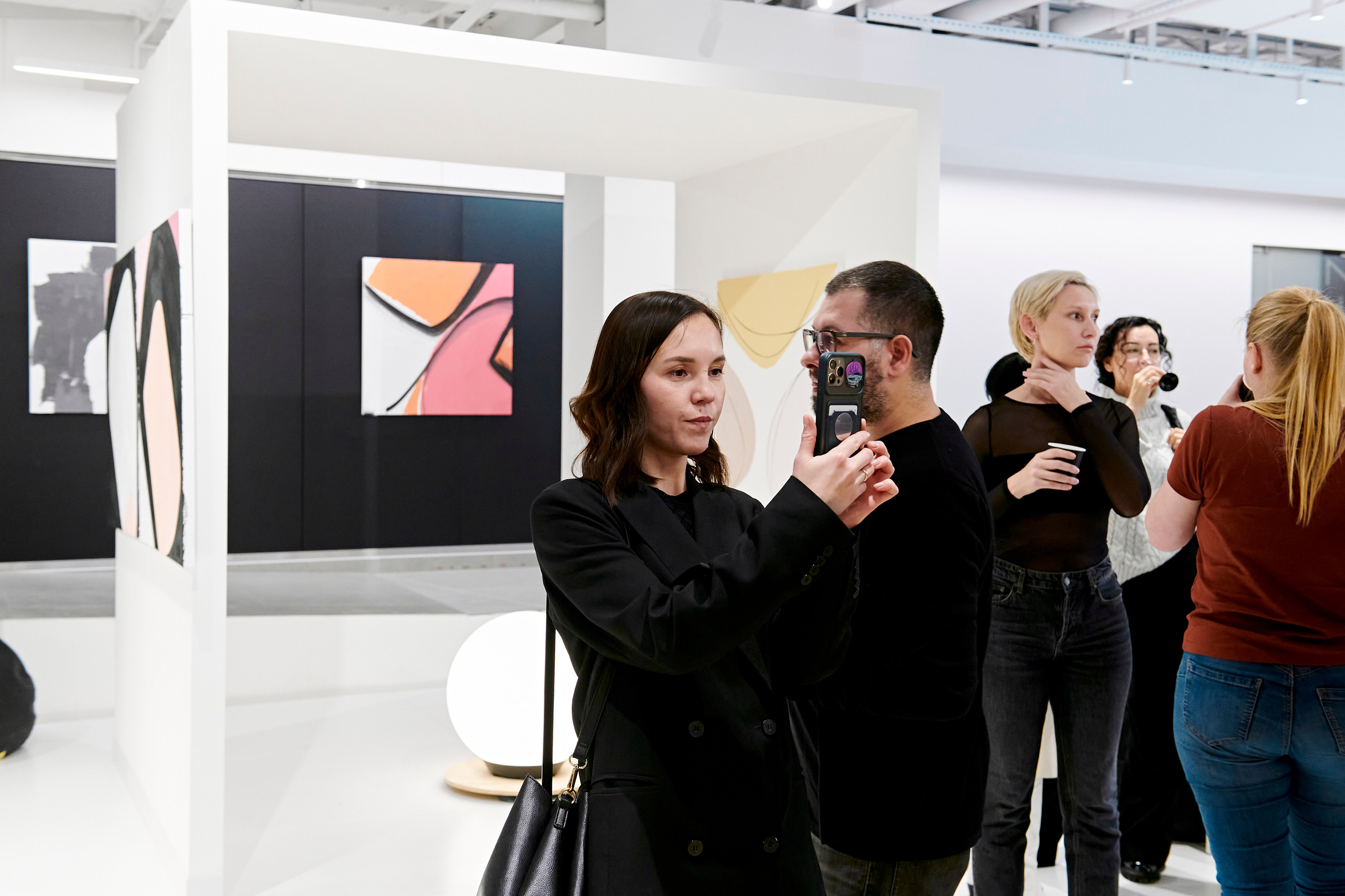 The Holst. Выставка Юлии Остапенко. Фотограф Постольник Дарья